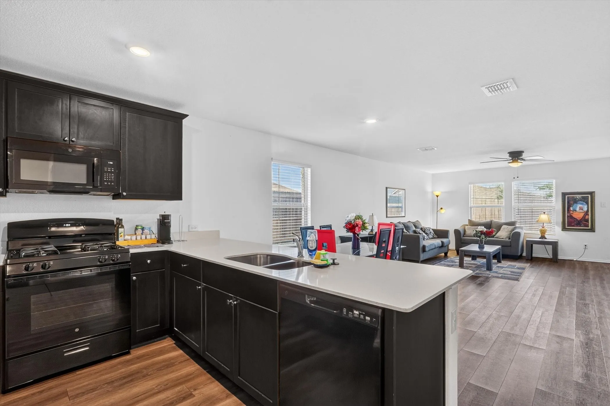 Single Family Residence For Rent in Ellis County , 1210 Wildflower Street, Ennis, Texas 75119, 3 Bedroom, 2 Bathroom, 2 Garage spaces, 1,624 Sqft, built in 2021, mls#21410664, Real Estate Agent in Ennis, Homes For Rent in Ellis county, Homes For Rent in Ennis, Realtor in Ennis Texas, Real Estate Brokerage Independent Realty Texas, Luminita Cordes Realtor
