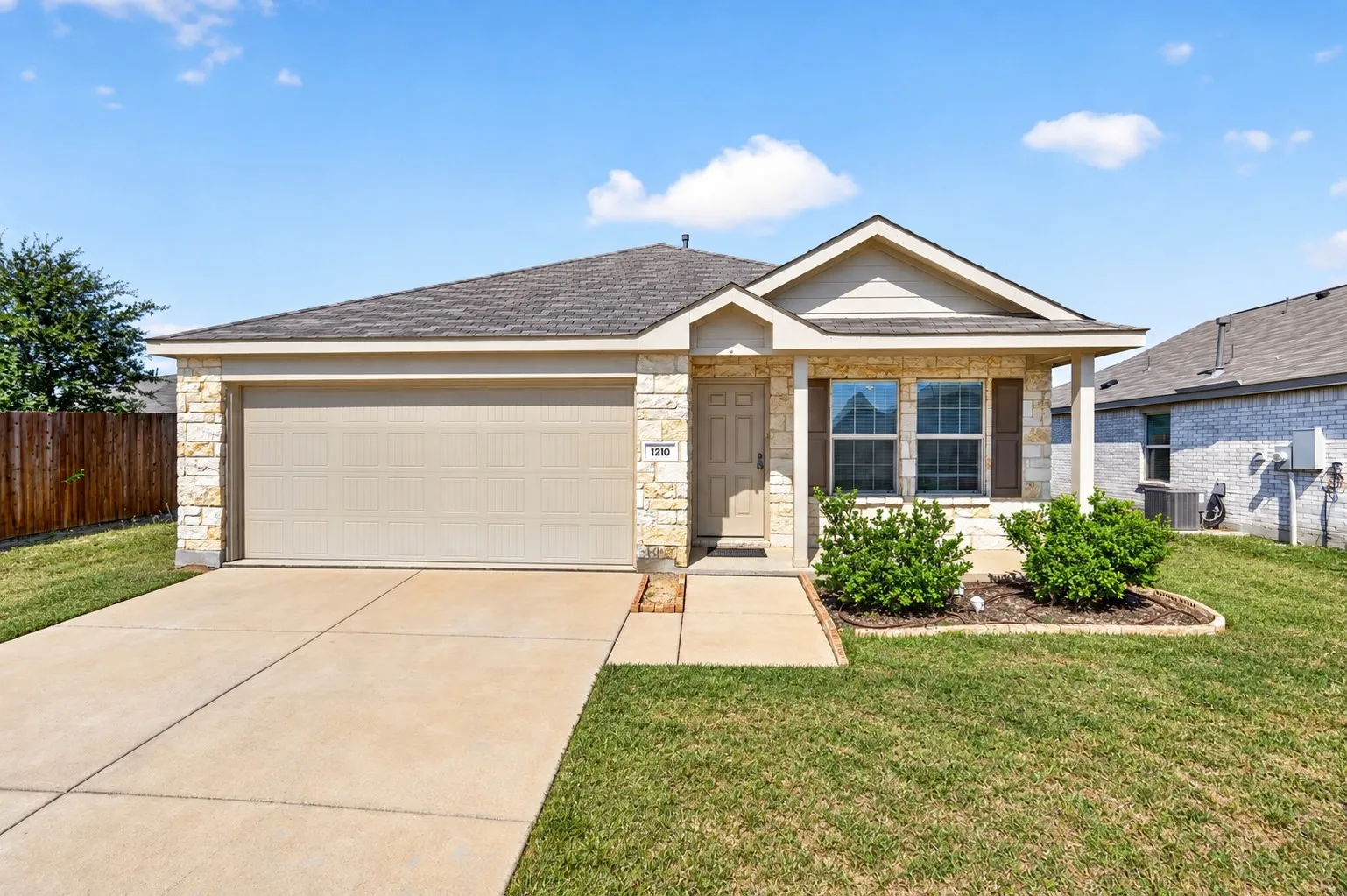 Single Family Residence For Rent