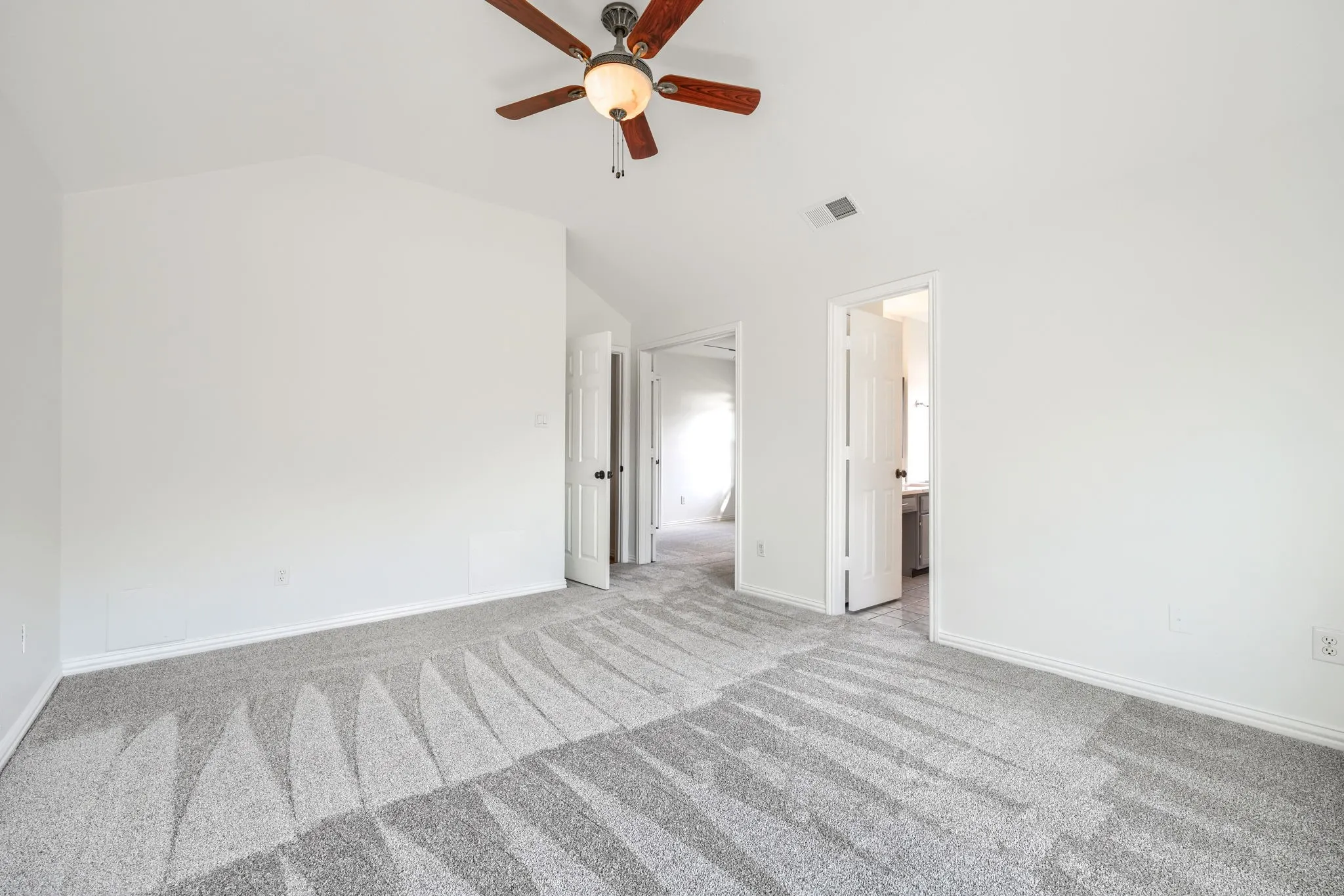 Single Family Residence For Sale in Dallas County , 446 Phillips Drive, Coppell, Texas 75019, 3 Bedroom, 2 Bathroom, 2 Garage spaces, 1,377 Sqft, built in 1986, mls#21409619, Real Estate Agent in Coppell, Homes For Sale in Dallas county, Homes For Sale in Coppell, Realtor in Coppell Texas, Real Estate Brokerage Independent Realty Texas, Luminita Cordes Realtor