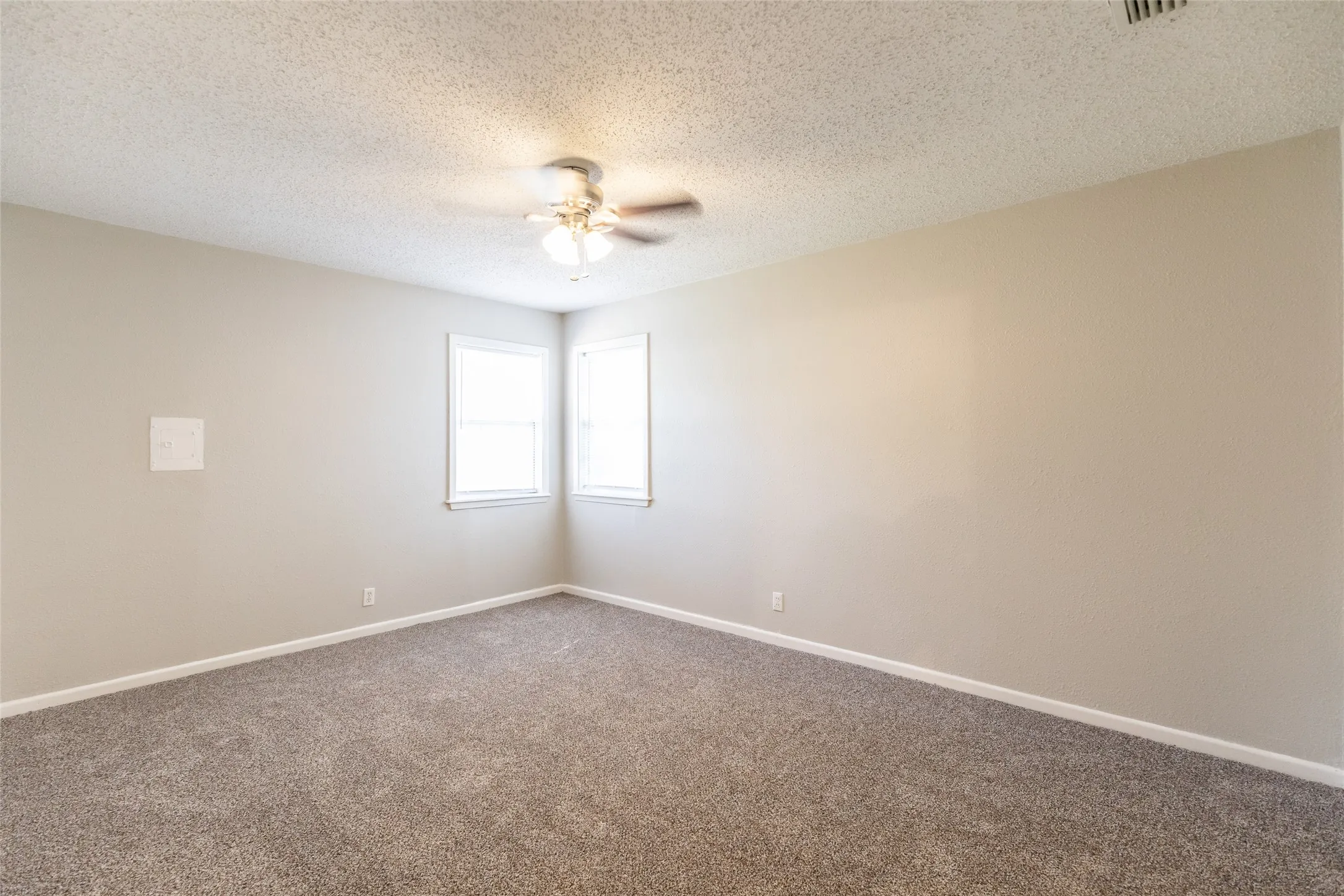 Single Family Residence For Sale in Taylor County , 281 Clyde Street, Abilene, Texas 79605, 3 Bedroom, 3 Bathroom, Garage spaces, 1,416 Sqft, built in 1951, mls#21410385, Real Estate Agent in Abilene, Homes For Sale in Taylor county, Homes For Sale in Abilene, Realtor in Abilene Texas, Real Estate Brokerage Independent Realty Texas, Luminita Cordes Realtor