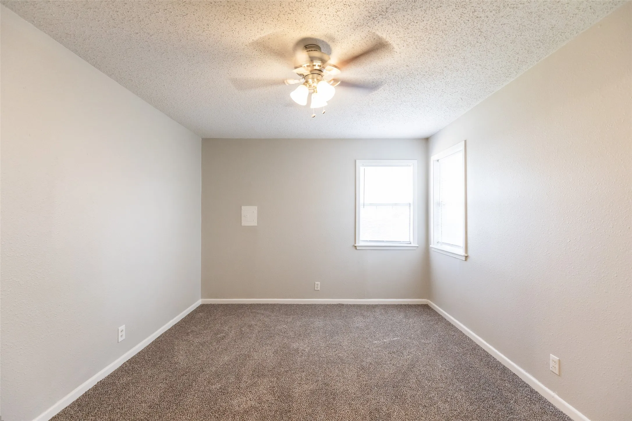 Single Family Residence For Sale in Taylor County , 281 Clyde Street, Abilene, Texas 79605, 3 Bedroom, 3 Bathroom, Garage spaces, 1,416 Sqft, built in 1951, mls#21410385, Real Estate Agent in Abilene, Homes For Sale in Taylor county, Homes For Sale in Abilene, Realtor in Abilene Texas, Real Estate Brokerage Independent Realty Texas, Luminita Cordes Realtor