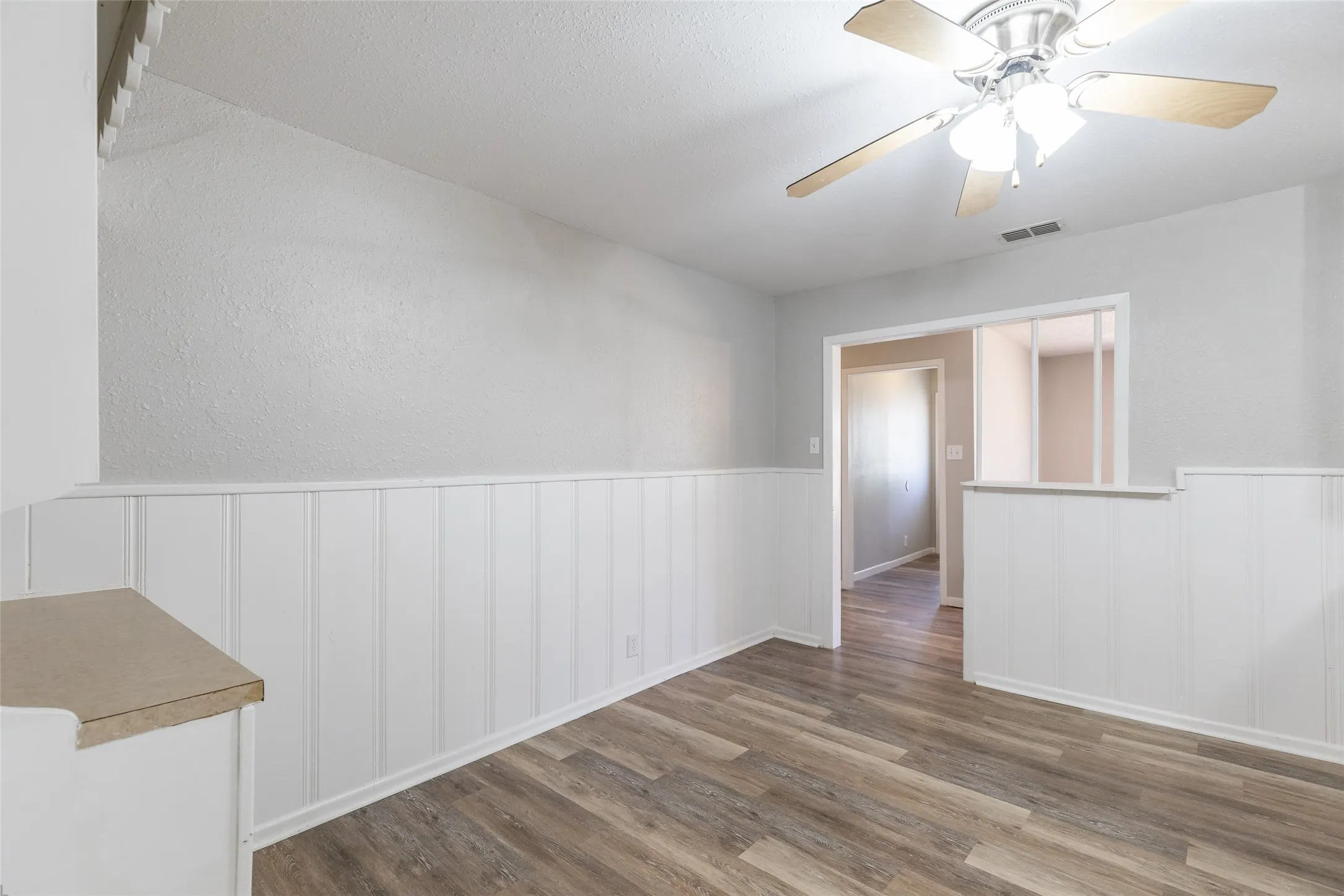 Single Family Residence For Sale in Taylor County , 281 Clyde Street, Abilene, Texas 79605, 3 Bedroom, 3 Bathroom, Garage spaces, 1,416 Sqft, built in 1951, mls#21410385, Real Estate Agent in Abilene, Homes For Sale in Taylor county, Homes For Sale in Abilene, Realtor in Abilene Texas, Real Estate Brokerage Independent Realty Texas, Luminita Cordes Realtor