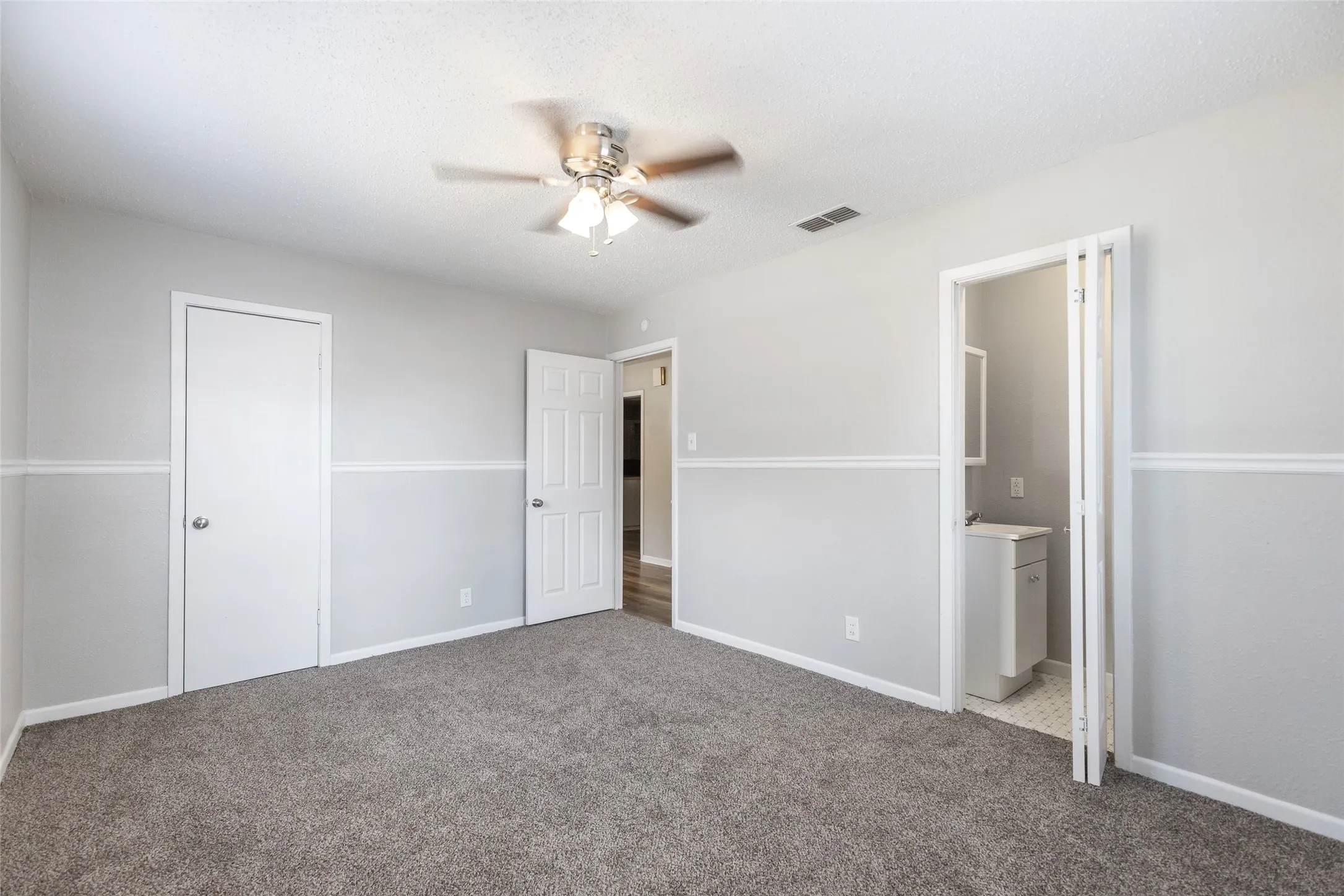 Single Family Residence For Sale in Taylor County , 281 Clyde Street, Abilene, Texas 79605, 3 Bedroom, 3 Bathroom, Garage spaces, 1,416 Sqft, built in 1951, mls#21410385, Real Estate Agent in Abilene, Homes For Sale in Taylor county, Homes For Sale in Abilene, Realtor in Abilene Texas, Real Estate Brokerage Independent Realty Texas, Luminita Cordes Realtor