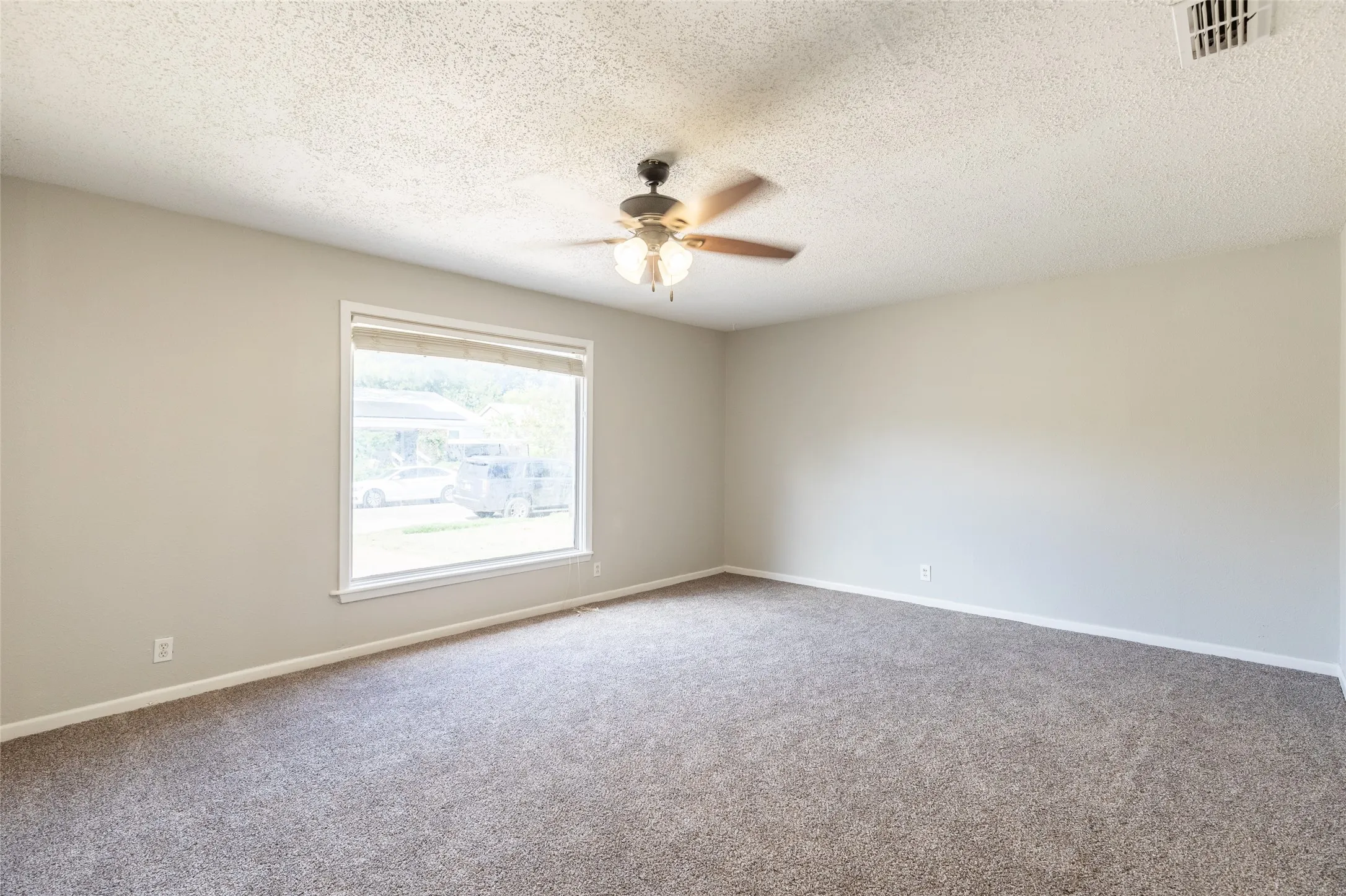 Single Family Residence For Sale in Taylor County , 281 Clyde Street, Abilene, Texas 79605, 3 Bedroom, 3 Bathroom, Garage spaces, 1,416 Sqft, built in 1951, mls#21410385, Real Estate Agent in Abilene, Homes For Sale in Taylor county, Homes For Sale in Abilene, Realtor in Abilene Texas, Real Estate Brokerage Independent Realty Texas, Luminita Cordes Realtor