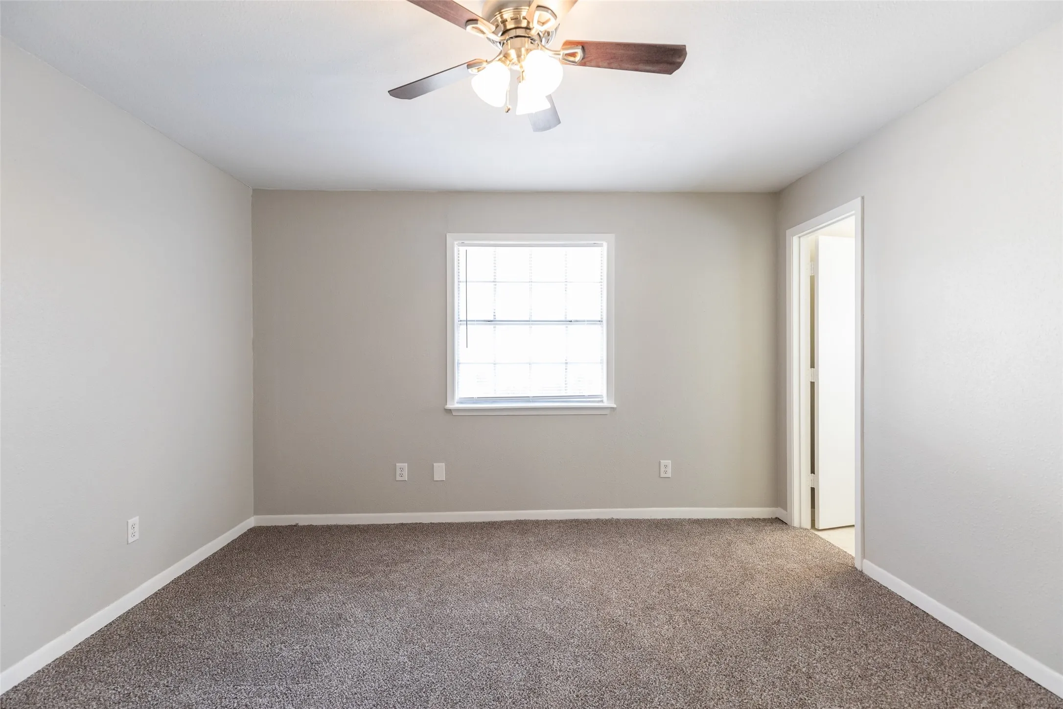 Single Family Residence For Sale in Taylor County , 281 Clyde Street, Abilene, Texas 79605, 3 Bedroom, 3 Bathroom, Garage spaces, 1,416 Sqft, built in 1951, mls#21410385, Real Estate Agent in Abilene, Homes For Sale in Taylor county, Homes For Sale in Abilene, Realtor in Abilene Texas, Real Estate Brokerage Independent Realty Texas, Luminita Cordes Realtor