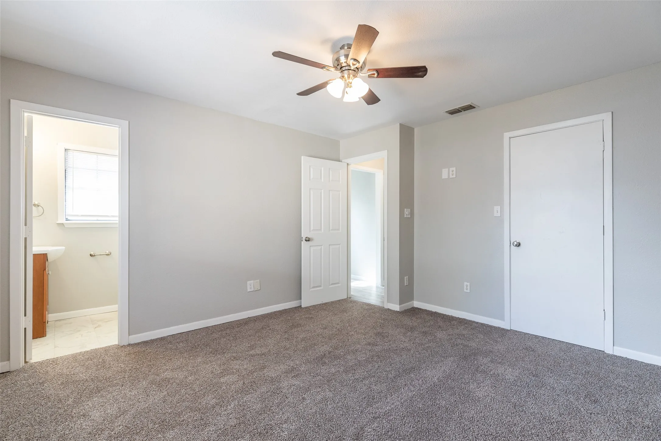 Single Family Residence For Sale in Taylor County , 281 Clyde Street, Abilene, Texas 79605, 3 Bedroom, 3 Bathroom, Garage spaces, 1,416 Sqft, built in 1951, mls#21410385, Real Estate Agent in Abilene, Homes For Sale in Taylor county, Homes For Sale in Abilene, Realtor in Abilene Texas, Real Estate Brokerage Independent Realty Texas, Luminita Cordes Realtor