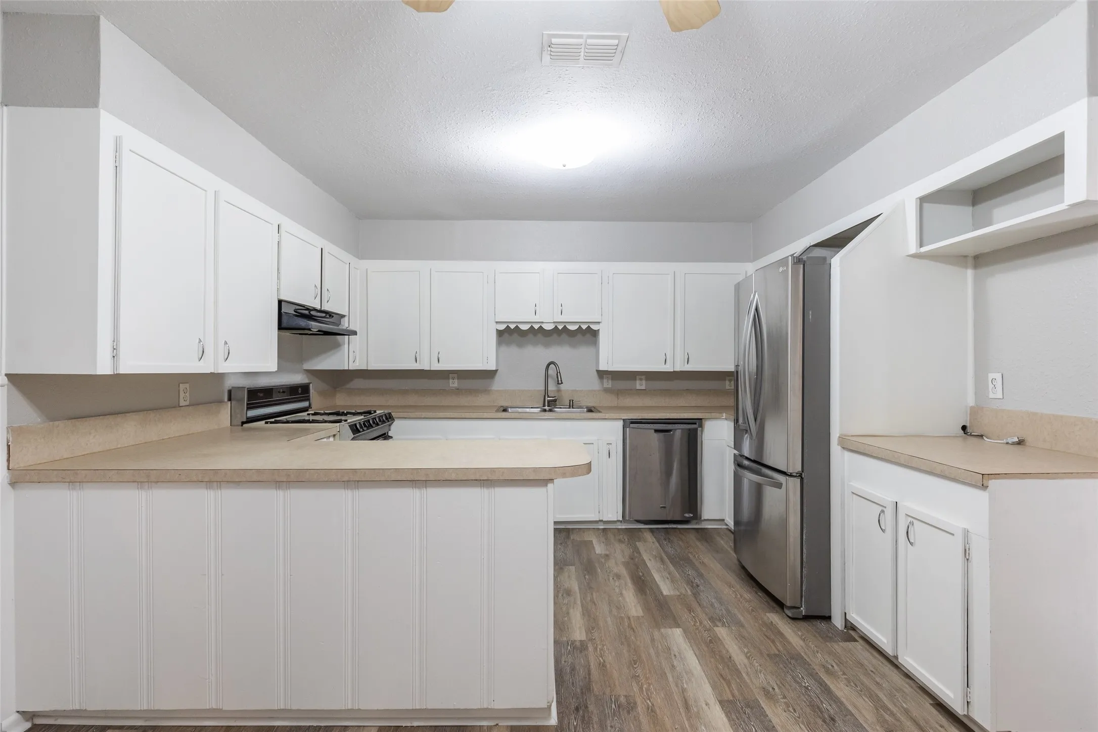 Single Family Residence For Sale in Taylor County , 281 Clyde Street, Abilene, Texas 79605, 3 Bedroom, 3 Bathroom, Garage spaces, 1,416 Sqft, built in 1951, mls#21410385, Real Estate Agent in Abilene, Homes For Sale in Taylor county, Homes For Sale in Abilene, Realtor in Abilene Texas, Real Estate Brokerage Independent Realty Texas, Luminita Cordes Realtor