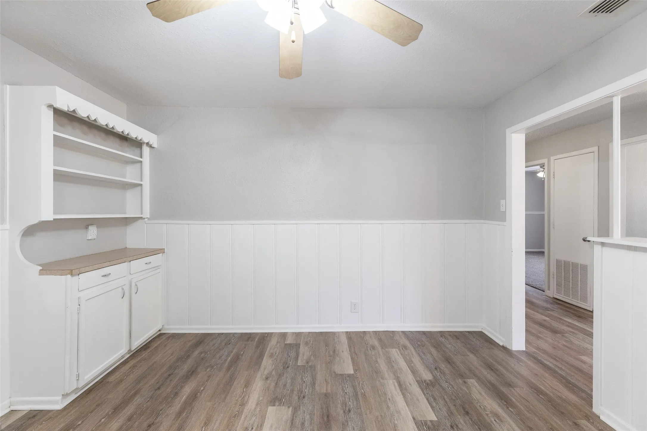 Single Family Residence For Sale in Taylor County , 281 Clyde Street, Abilene, Texas 79605, 3 Bedroom, 3 Bathroom, Garage spaces, 1,416 Sqft, built in 1951, mls#21410385, Real Estate Agent in Abilene, Homes For Sale in Taylor county, Homes For Sale in Abilene, Realtor in Abilene Texas, Real Estate Brokerage Independent Realty Texas, Luminita Cordes Realtor