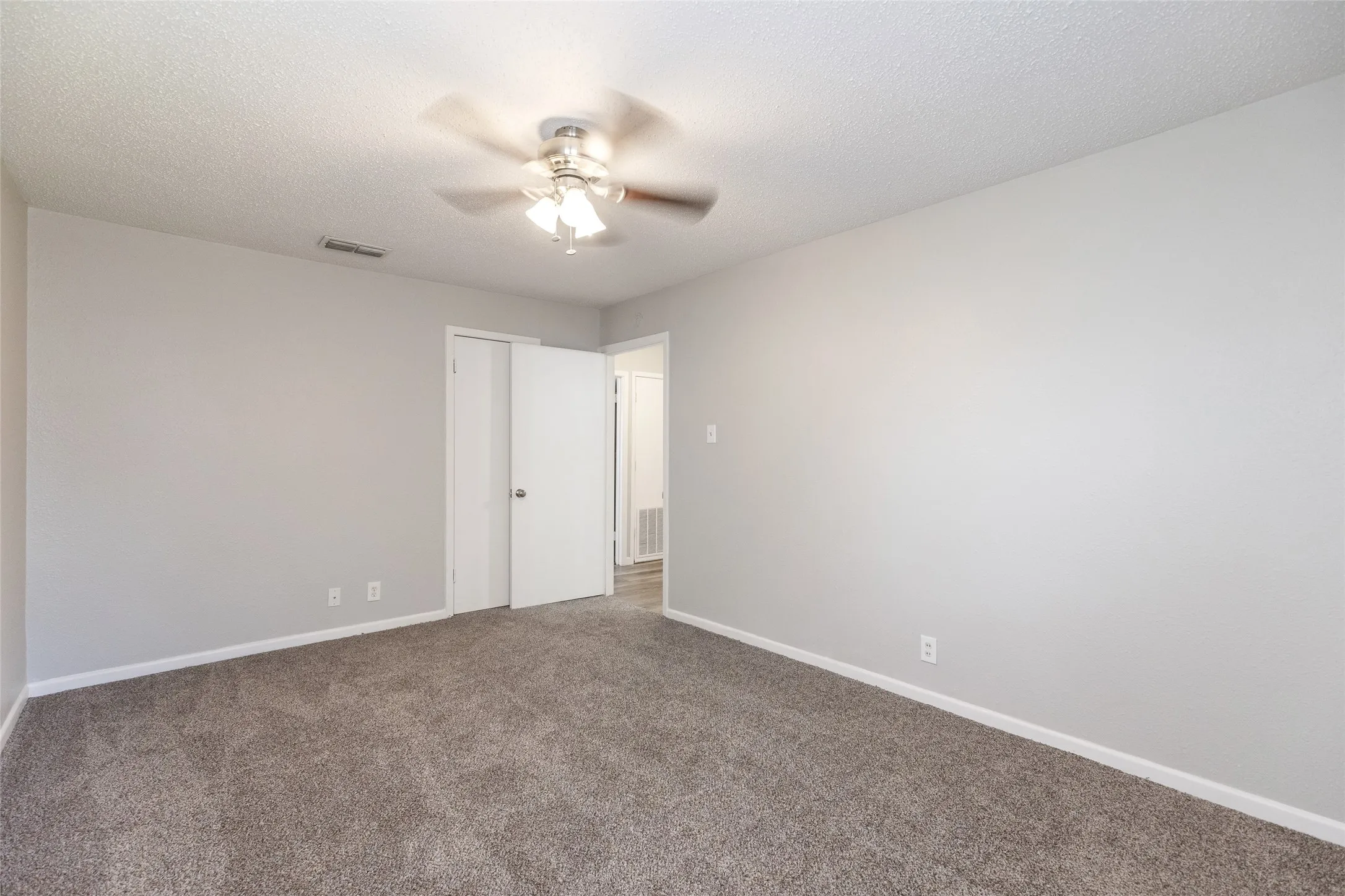 Single Family Residence For Sale in Taylor County , 281 Clyde Street, Abilene, Texas 79605, 3 Bedroom, 3 Bathroom, Garage spaces, 1,416 Sqft, built in 1951, mls#21410385, Real Estate Agent in Abilene, Homes For Sale in Taylor county, Homes For Sale in Abilene, Realtor in Abilene Texas, Real Estate Brokerage Independent Realty Texas, Luminita Cordes Realtor