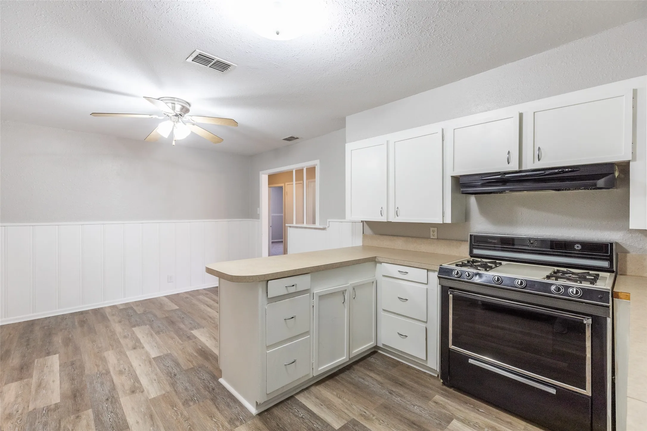 Single Family Residence For Sale in Taylor County , 281 Clyde Street, Abilene, Texas 79605, 3 Bedroom, 3 Bathroom, Garage spaces, 1,416 Sqft, built in 1951, mls#21410385, Real Estate Agent in Abilene, Homes For Sale in Taylor county, Homes For Sale in Abilene, Realtor in Abilene Texas, Real Estate Brokerage Independent Realty Texas, Luminita Cordes Realtor