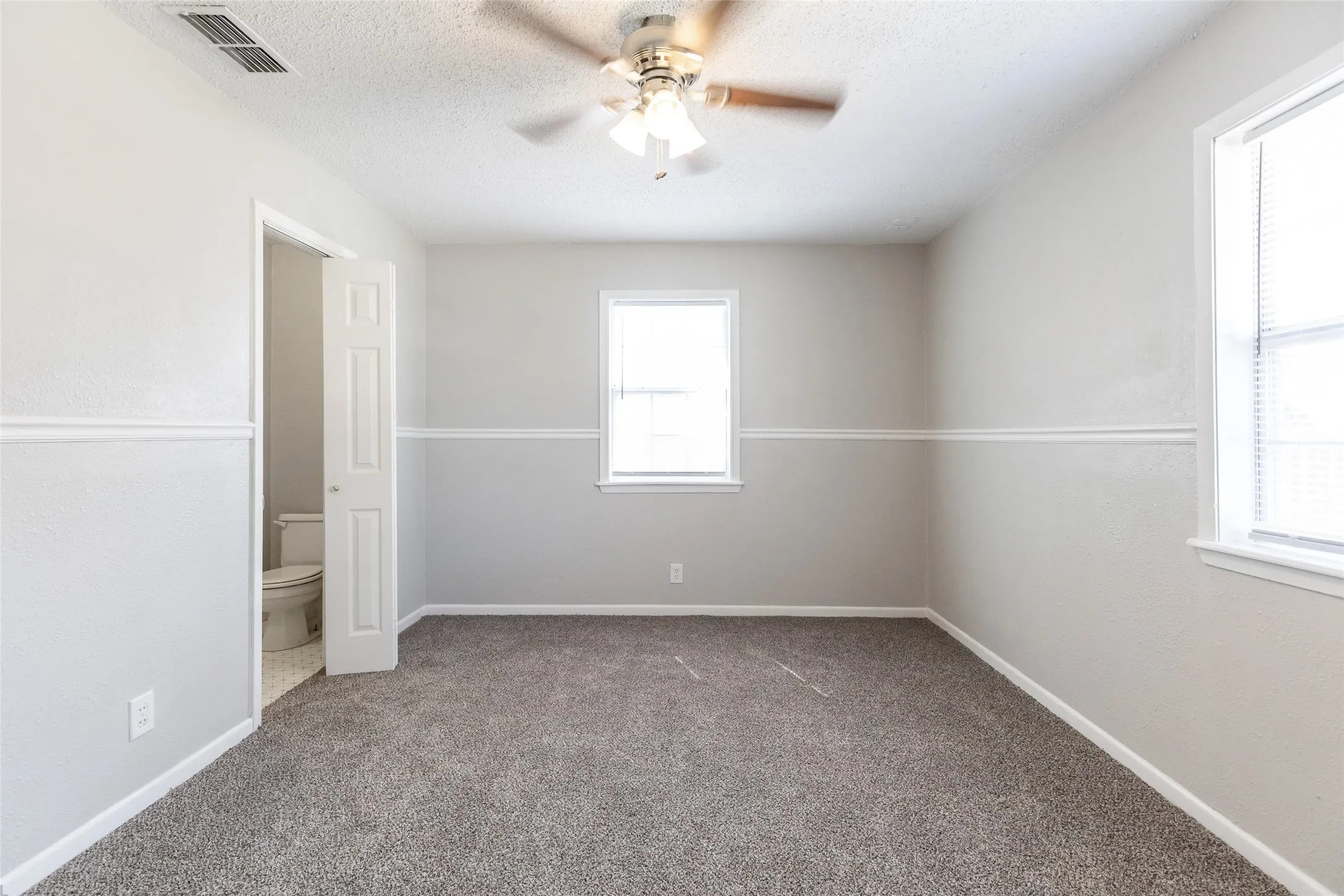 Single Family Residence For Sale in Taylor County , 281 Clyde Street, Abilene, Texas 79605, 3 Bedroom, 3 Bathroom, Garage spaces, 1,416 Sqft, built in 1951, mls#21410385, Real Estate Agent in Abilene, Homes For Sale in Taylor county, Homes For Sale in Abilene, Realtor in Abilene Texas, Real Estate Brokerage Independent Realty Texas, Luminita Cordes Realtor