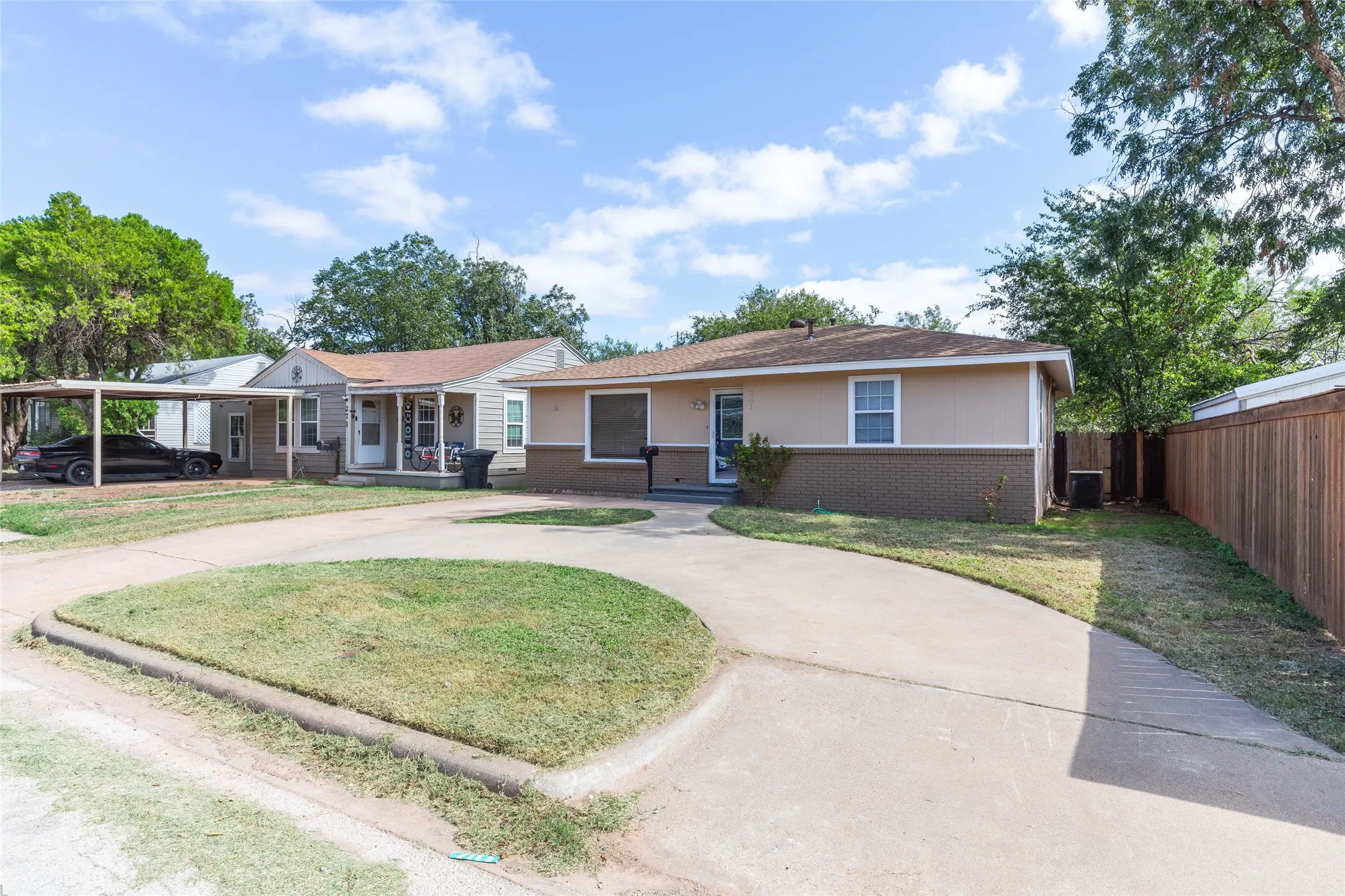 Single Family Residence For Sale in Taylor County , 281 Clyde Street, Abilene, Texas 79605, 3 Bedroom, 3 Bathroom, Garage spaces, 1,416 Sqft, built in 1951, mls#21410385, Real Estate Agent in Abilene, Homes For Sale in Taylor county, Homes For Sale in Abilene, Realtor in Abilene Texas, Real Estate Brokerage Independent Realty Texas, Luminita Cordes Realtor
