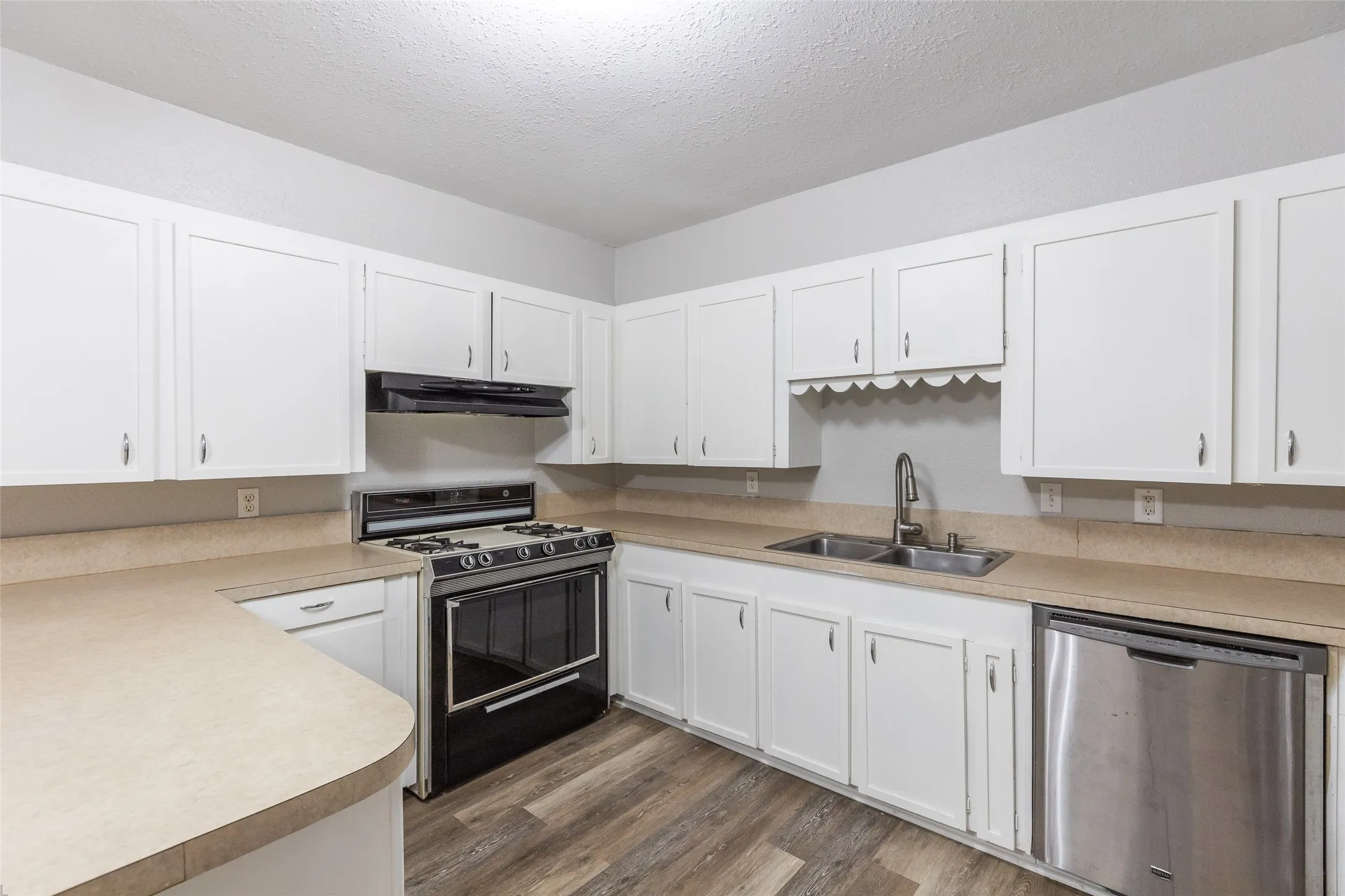 Single Family Residence For Sale in Taylor County , 281 Clyde Street, Abilene, Texas 79605, 3 Bedroom, 3 Bathroom, Garage spaces, 1,416 Sqft, built in 1951, mls#21410385, Real Estate Agent in Abilene, Homes For Sale in Taylor county, Homes For Sale in Abilene, Realtor in Abilene Texas, Real Estate Brokerage Independent Realty Texas, Luminita Cordes Realtor