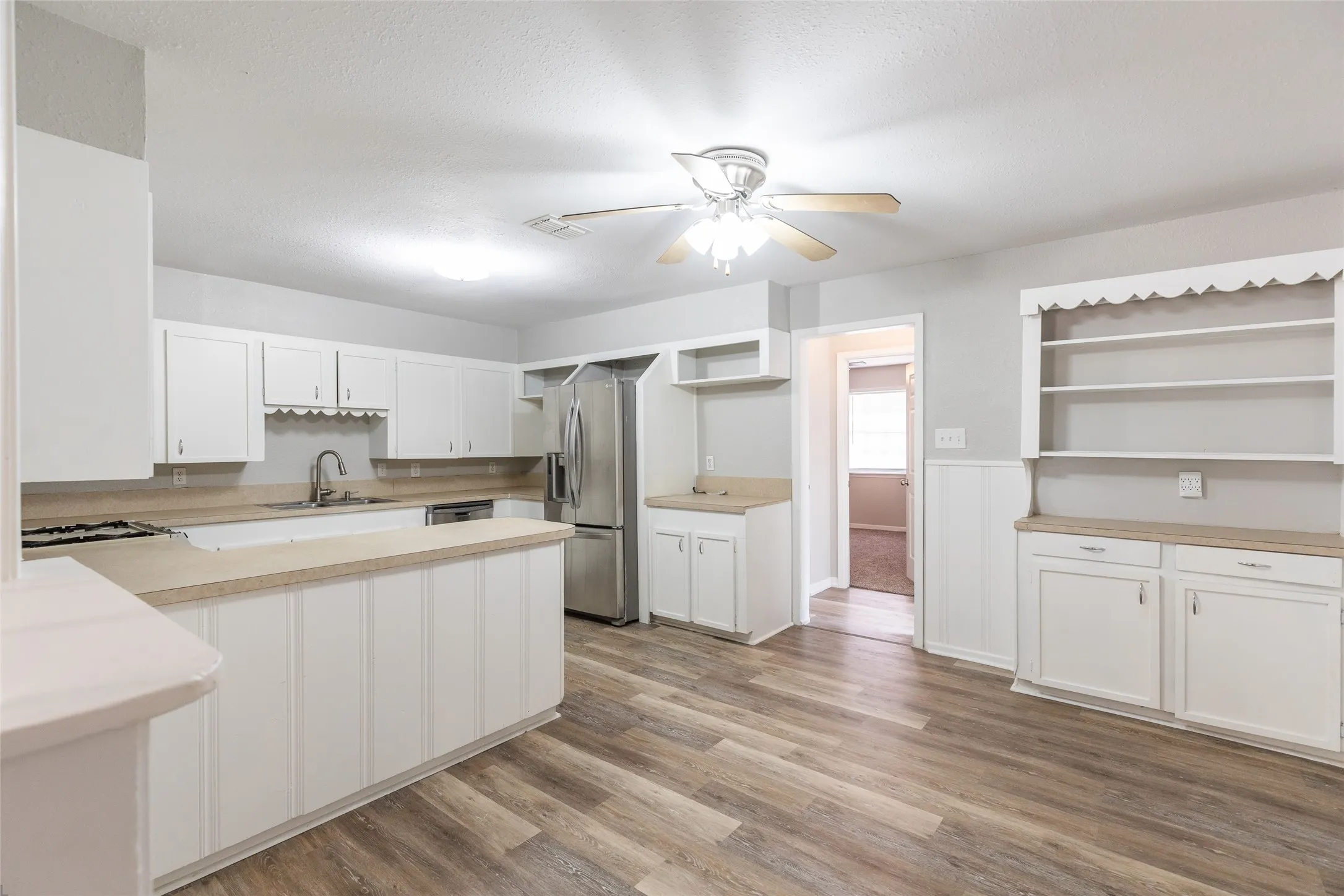 Single Family Residence For Sale in Taylor County , 281 Clyde Street, Abilene, Texas 79605, 3 Bedroom, 3 Bathroom, Garage spaces, 1,416 Sqft, built in 1951, mls#21410385, Real Estate Agent in Abilene, Homes For Sale in Taylor county, Homes For Sale in Abilene, Realtor in Abilene Texas, Real Estate Brokerage Independent Realty Texas, Luminita Cordes Realtor