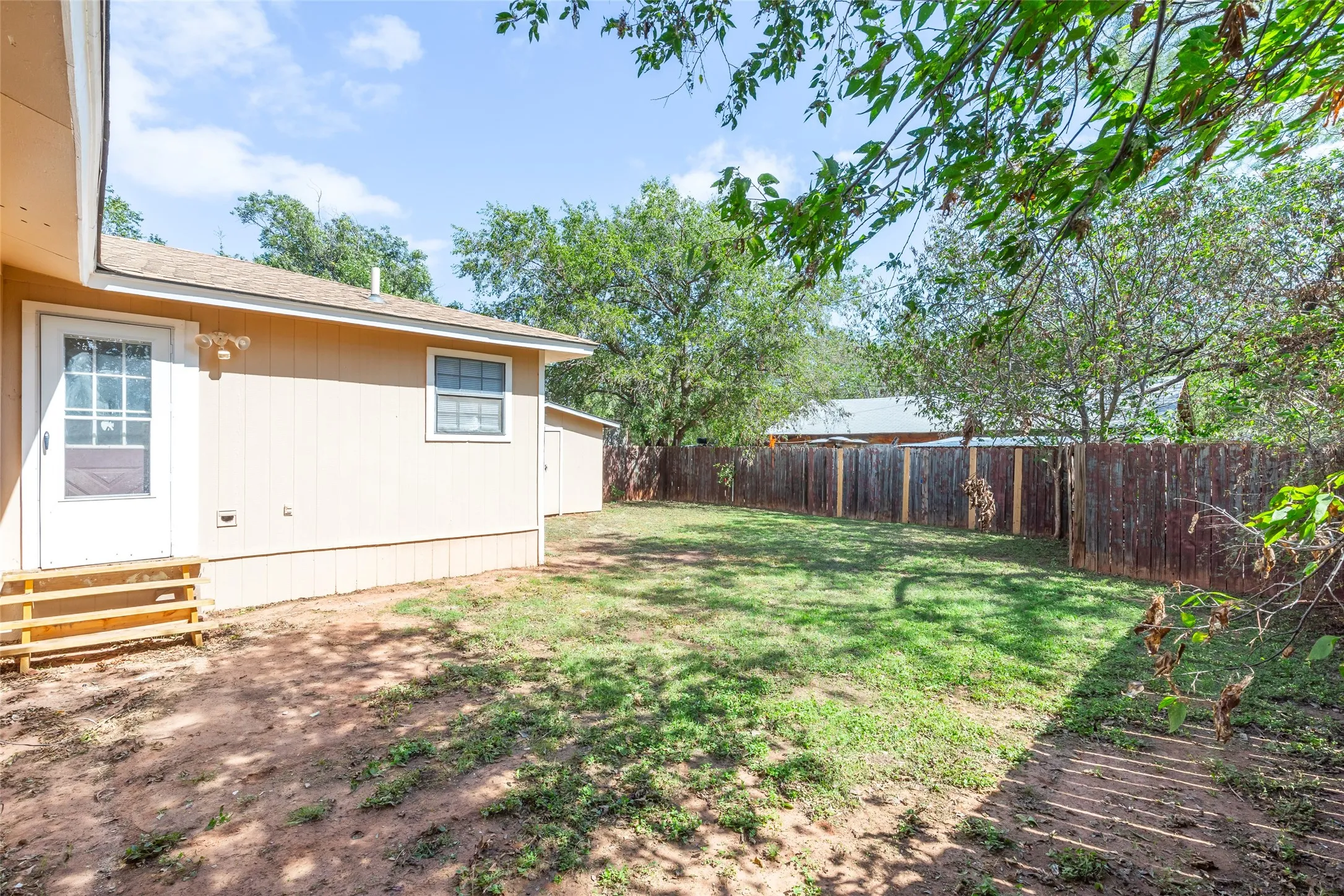 Single Family Residence For Sale in Taylor County , 281 Clyde Street, Abilene, Texas 79605, 3 Bedroom, 3 Bathroom, Garage spaces, 1,416 Sqft, built in 1951, mls#21410385, Real Estate Agent in Abilene, Homes For Sale in Taylor county, Homes For Sale in Abilene, Realtor in Abilene Texas, Real Estate Brokerage Independent Realty Texas, Luminita Cordes Realtor