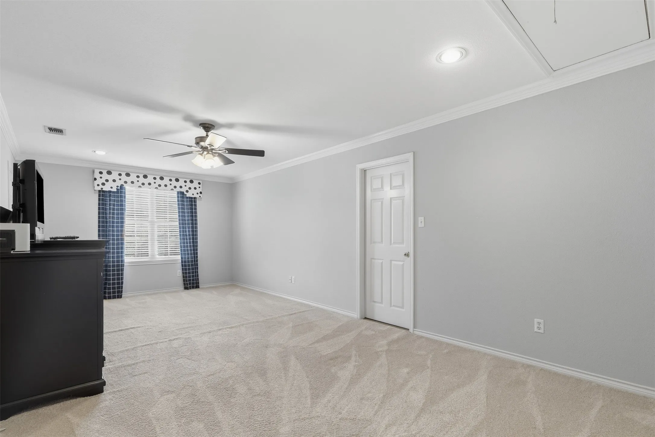 Large gameroom near upstairs bedrooms
