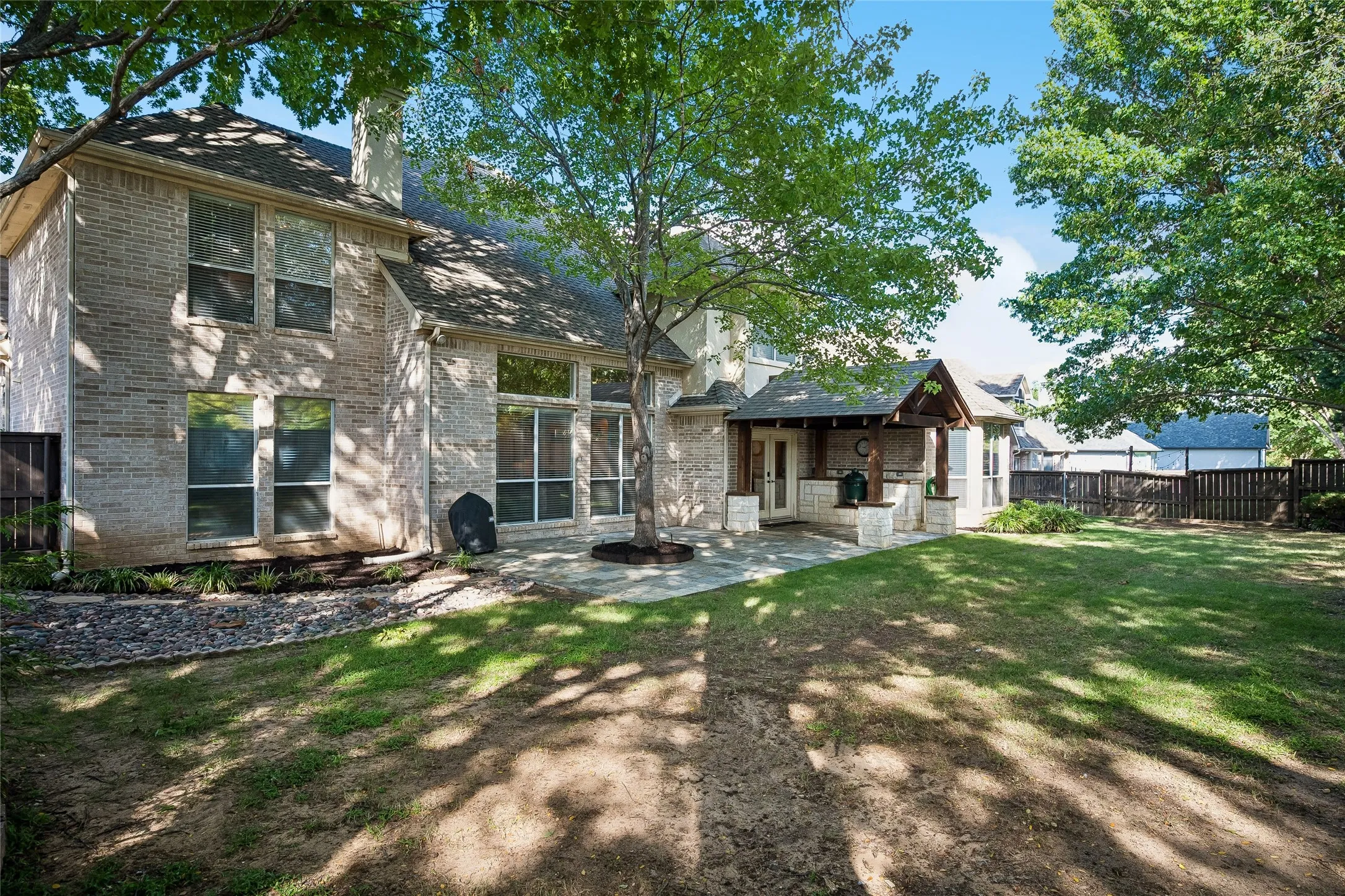 Single Family Residence For Sale in Tarrant County , 711 Wyndsor Creek Drive, Southlake, Texas 76092, 5 Bedroom, 4 Bathroom, 3 Garage spaces, 4,024 Sqft, built in 1997, mls#21408947, Real Estate Agent in Southlake, Homes For Sale in Tarrant county, Homes For Sale in Southlake, Realtor in Southlake Texas, Real Estate Brokerage Independent Realty Texas, Luminita Cordes Realtor