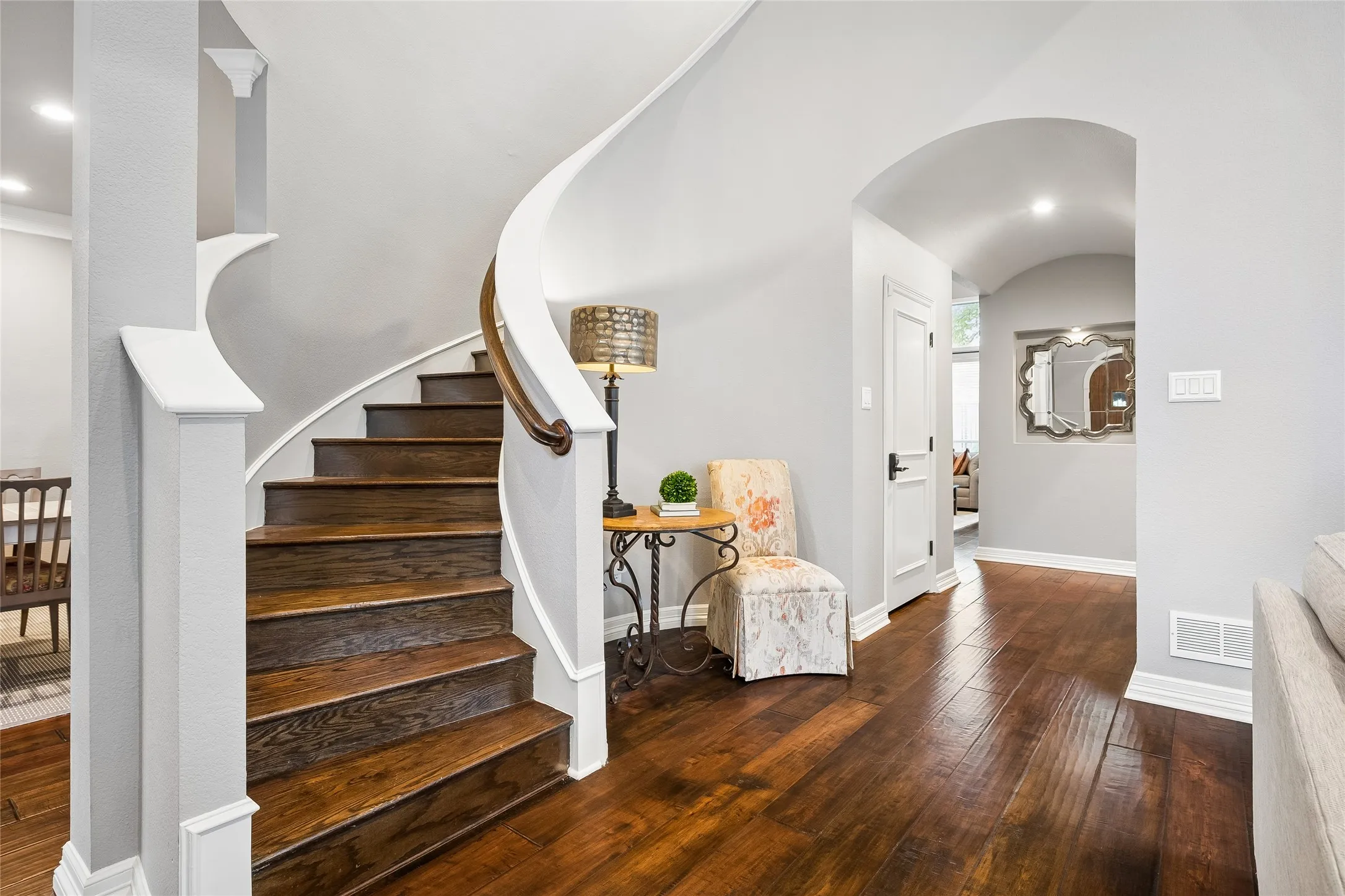 Front Staircase circular