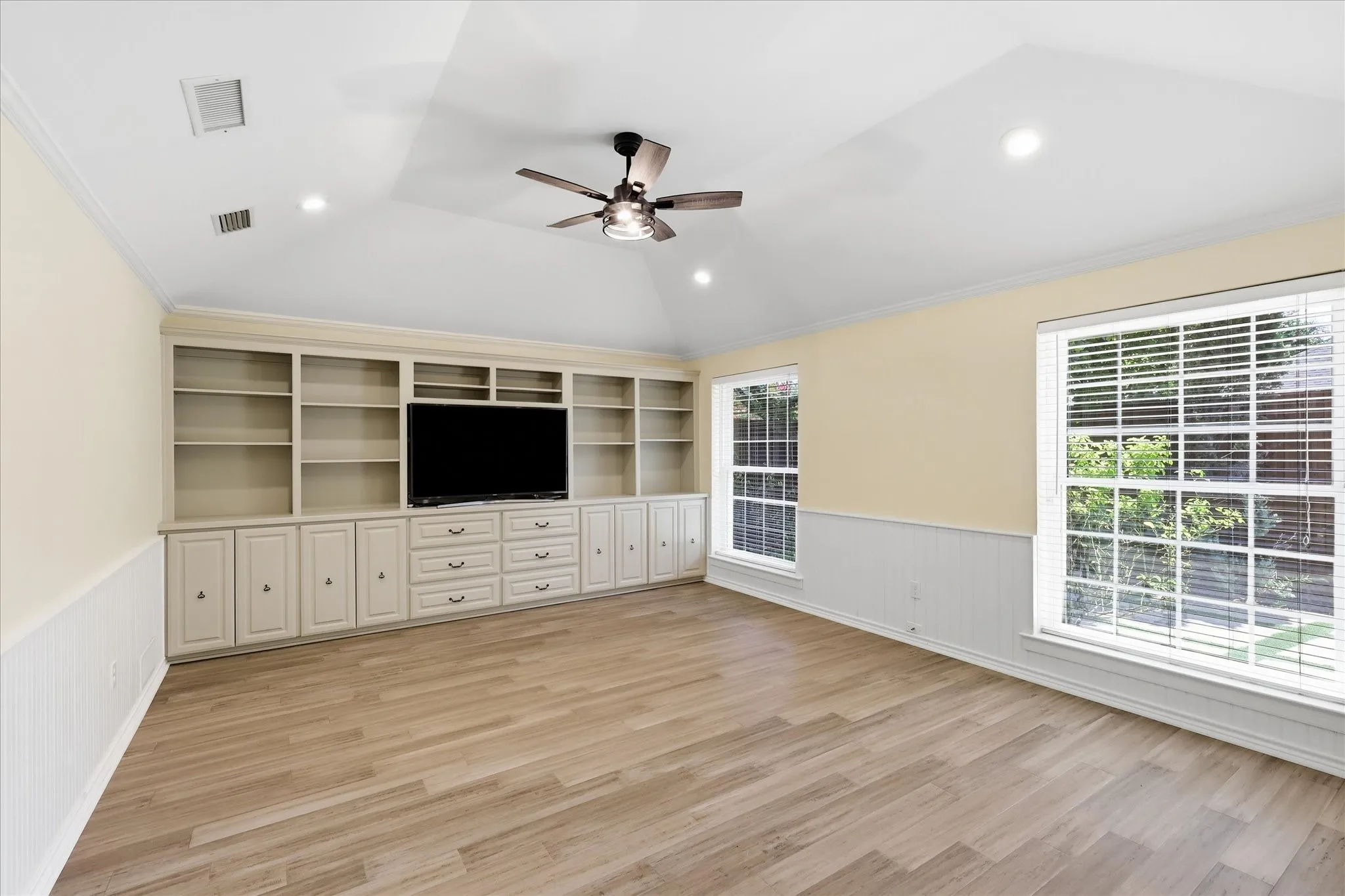 Single Family Residence For Sale in Collin County , 4134 High Star Lane, Dallas, Texas 75287, 4 Bedroom, 3 Bathroom, 2 Garage spaces, 3,006 Sqft, built in 1981, mls#21411098, Real Estate Agent in Dallas, Homes For Sale in Collin county, Homes For Sale in Dallas, Realtor in Dallas Texas, Real Estate Brokerage Independent Realty Texas, Luminita Cordes Realtor