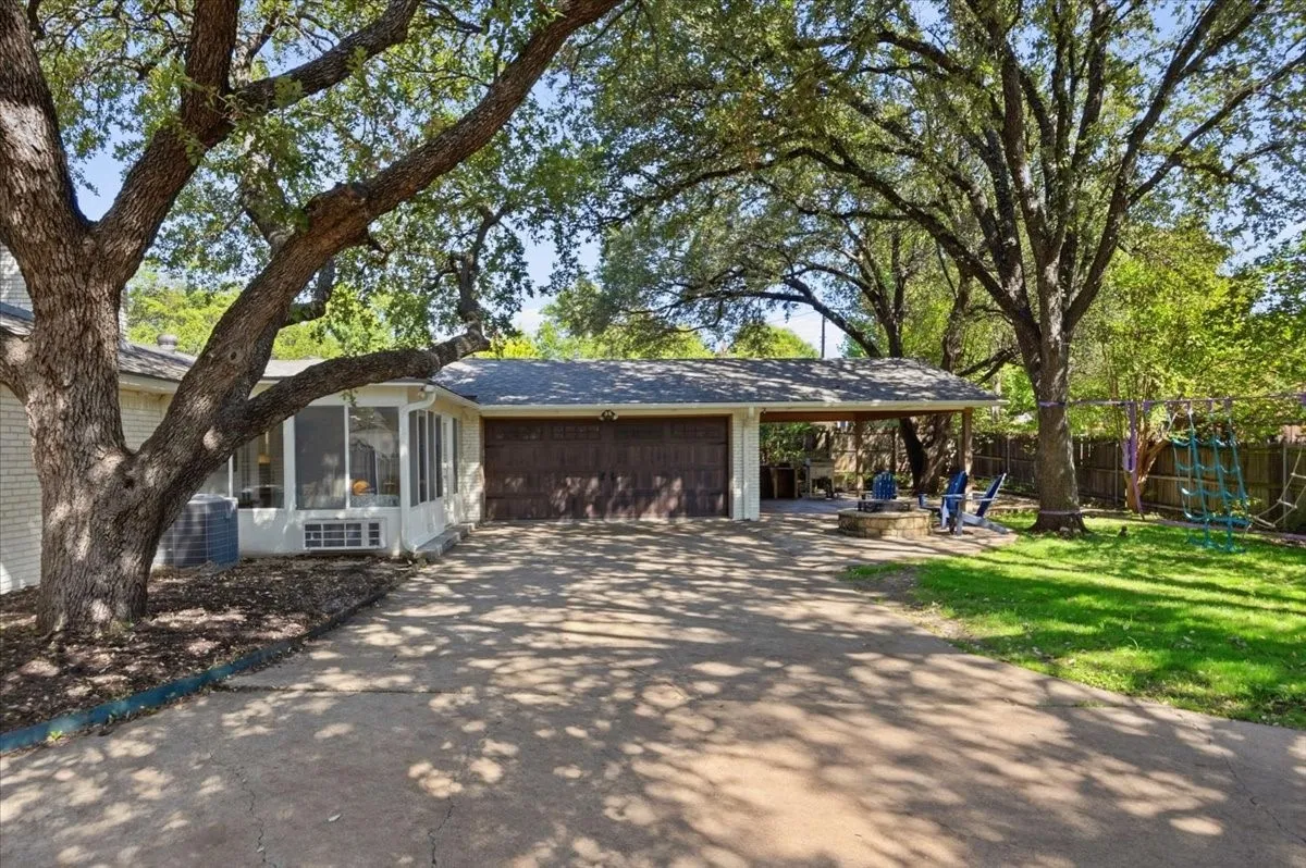 Single Family Residence For Sale in Tarrant County , 4617 Cloudview Road, Fort Worth, Texas 76109, 3 Bedroom, 3 Bathroom, 2 Garage spaces, 2,079 Sqft, built in 1964, mls#21408023, Real Estate Agent in Fort Worth, Homes For Sale in Tarrant county, Homes For Sale in Fort Worth, Realtor in Fort Worth Texas, Real Estate Brokerage Independent Realty Texas, Luminita Cordes Realtor