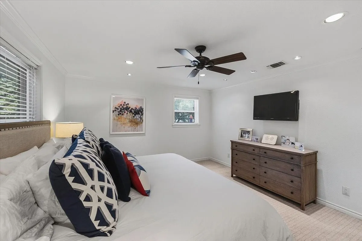 Single Family Residence For Sale in Tarrant County , 4617 Cloudview Road, Fort Worth, Texas 76109, 3 Bedroom, 3 Bathroom, 2 Garage spaces, 2,079 Sqft, built in 1964, mls#21408023, Real Estate Agent in Fort Worth, Homes For Sale in Tarrant county, Homes For Sale in Fort Worth, Realtor in Fort Worth Texas, Real Estate Brokerage Independent Realty Texas, Luminita Cordes Realtor