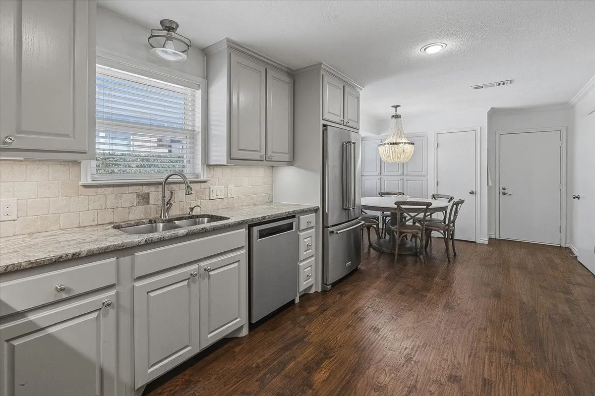 Single Family Residence For Sale in Tarrant County , 4617 Cloudview Road, Fort Worth, Texas 76109, 3 Bedroom, 3 Bathroom, 2 Garage spaces, 2,079 Sqft, built in 1964, mls#21408023, Real Estate Agent in Fort Worth, Homes For Sale in Tarrant county, Homes For Sale in Fort Worth, Realtor in Fort Worth Texas, Real Estate Brokerage Independent Realty Texas, Luminita Cordes Realtor