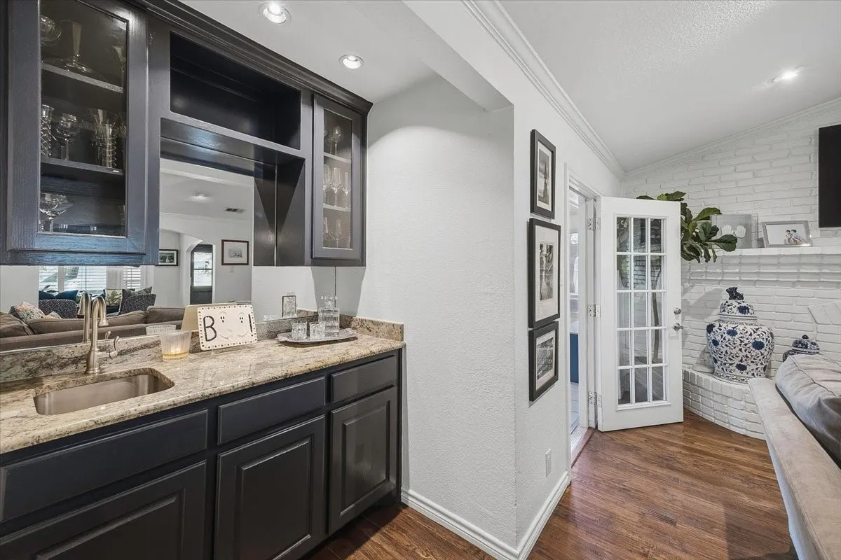Single Family Residence For Sale in Tarrant County , 4617 Cloudview Road, Fort Worth, Texas 76109, 3 Bedroom, 3 Bathroom, 2 Garage spaces, 2,079 Sqft, built in 1964, mls#21408023, Real Estate Agent in Fort Worth, Homes For Sale in Tarrant county, Homes For Sale in Fort Worth, Realtor in Fort Worth Texas, Real Estate Brokerage Independent Realty Texas, Luminita Cordes Realtor