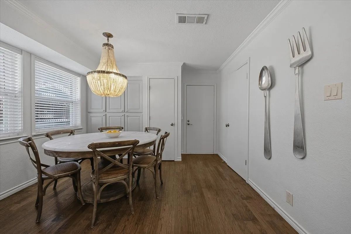 Single Family Residence For Sale in Tarrant County , 4617 Cloudview Road, Fort Worth, Texas 76109, 3 Bedroom, 3 Bathroom, 2 Garage spaces, 2,079 Sqft, built in 1964, mls#21408023, Real Estate Agent in Fort Worth, Homes For Sale in Tarrant county, Homes For Sale in Fort Worth, Realtor in Fort Worth Texas, Real Estate Brokerage Independent Realty Texas, Luminita Cordes Realtor
