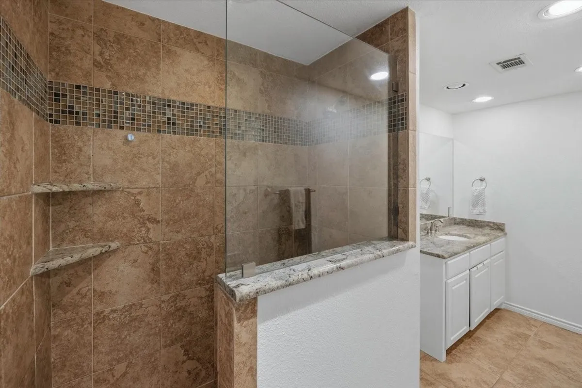 Single Family Residence For Sale in Tarrant County , 4617 Cloudview Road, Fort Worth, Texas 76109, 3 Bedroom, 3 Bathroom, 2 Garage spaces, 2,079 Sqft, built in 1964, mls#21408023, Real Estate Agent in Fort Worth, Homes For Sale in Tarrant county, Homes For Sale in Fort Worth, Realtor in Fort Worth Texas, Real Estate Brokerage Independent Realty Texas, Luminita Cordes Realtor