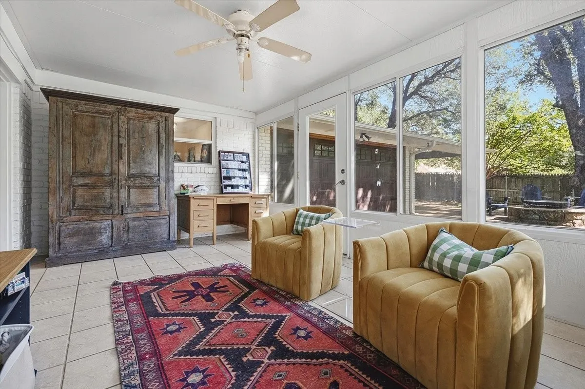Single Family Residence For Sale in Tarrant County , 4617 Cloudview Road, Fort Worth, Texas 76109, 3 Bedroom, 3 Bathroom, 2 Garage spaces, 2,079 Sqft, built in 1964, mls#21408023, Real Estate Agent in Fort Worth, Homes For Sale in Tarrant county, Homes For Sale in Fort Worth, Realtor in Fort Worth Texas, Real Estate Brokerage Independent Realty Texas, Luminita Cordes Realtor