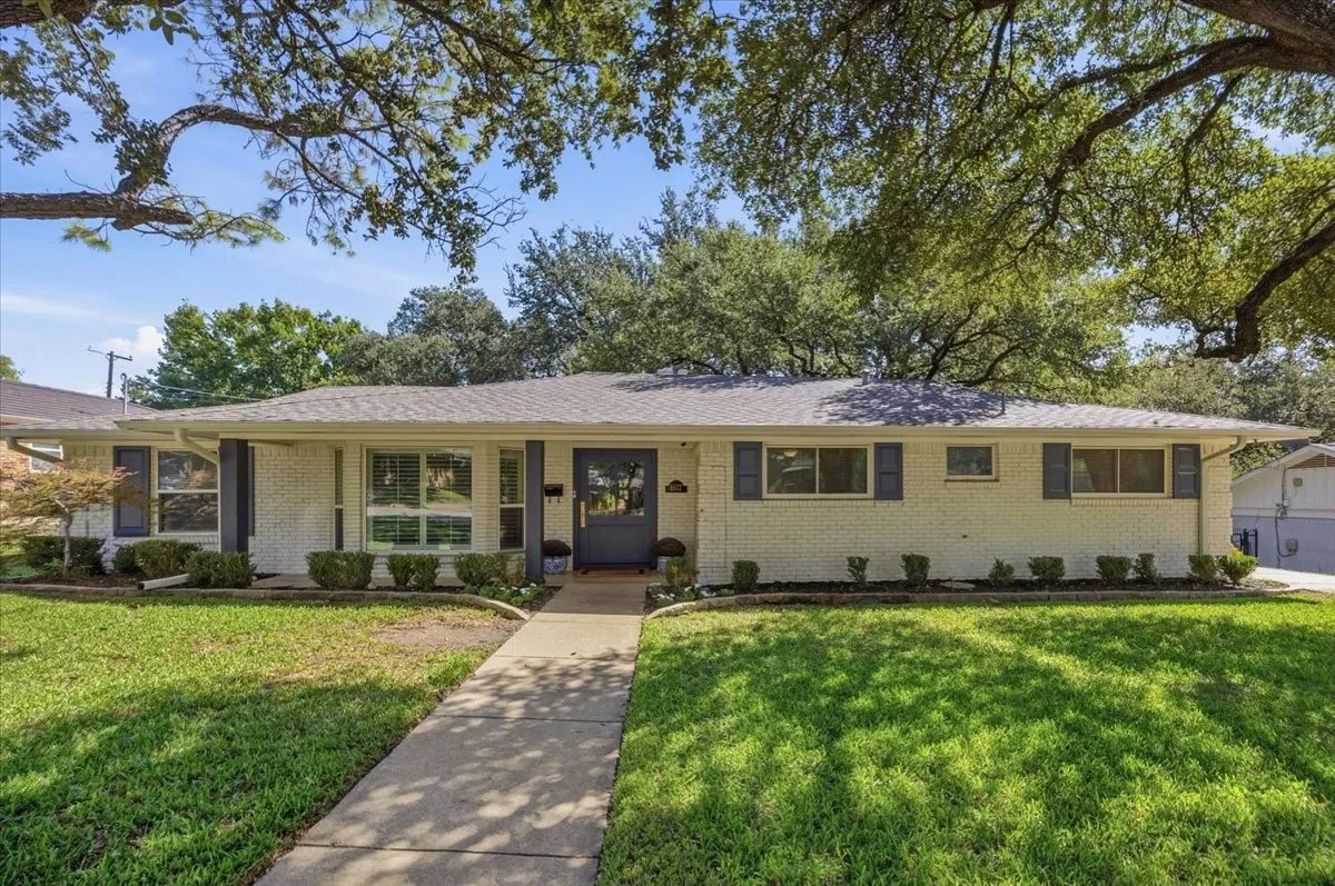 Single Family Residence For Sale in Tarrant County , 4617 Cloudview Road, Fort Worth, Texas 76109, 3 Bedroom, 3 Bathroom, 2 Garage spaces, 2,079 Sqft, built in 1964, mls#21408023, Real Estate Agent in Fort Worth, Homes For Sale in Tarrant county, Homes For Sale in Fort Worth, Realtor in Fort Worth Texas, Real Estate Brokerage Independent Realty Texas, Luminita Cordes Realtor