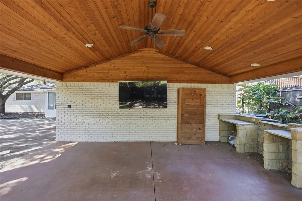 Single Family Residence For Sale in Tarrant County , 4617 Cloudview Road, Fort Worth, Texas 76109, 3 Bedroom, 3 Bathroom, 2 Garage spaces, 2,079 Sqft, built in 1964, mls#21408023, Real Estate Agent in Fort Worth, Homes For Sale in Tarrant county, Homes For Sale in Fort Worth, Realtor in Fort Worth Texas, Real Estate Brokerage Independent Realty Texas, Luminita Cordes Realtor
