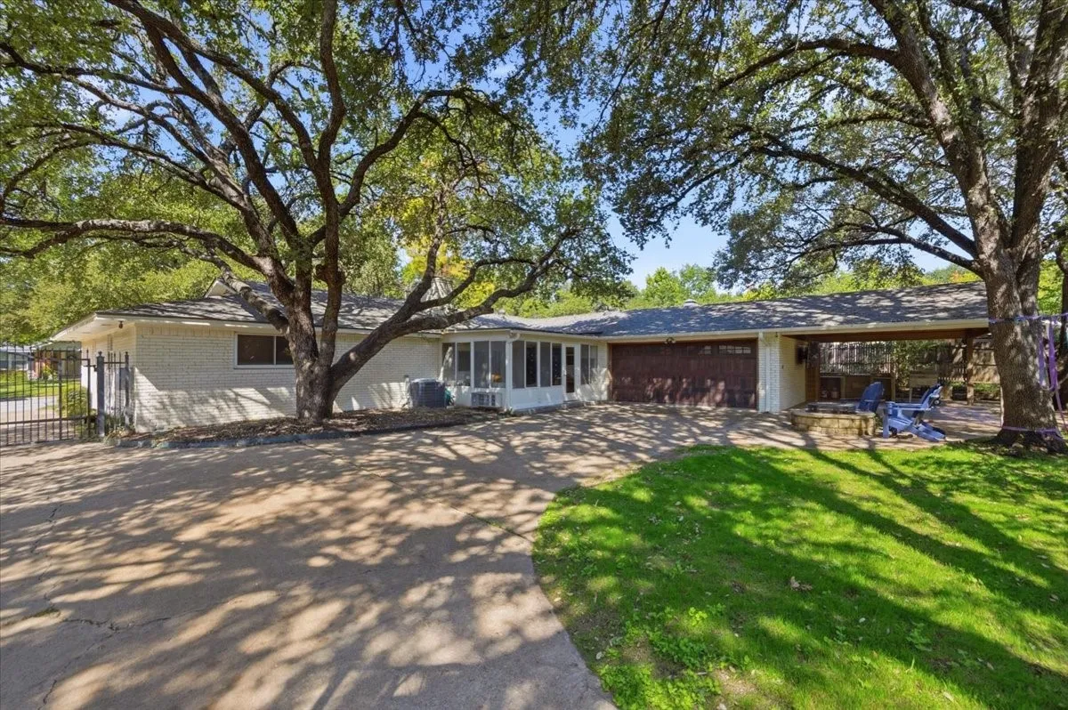 Single Family Residence For Sale in Tarrant County , 4617 Cloudview Road, Fort Worth, Texas 76109, 3 Bedroom, 3 Bathroom, 2 Garage spaces, 2,079 Sqft, built in 1964, mls#21408023, Real Estate Agent in Fort Worth, Homes For Sale in Tarrant county, Homes For Sale in Fort Worth, Realtor in Fort Worth Texas, Real Estate Brokerage Independent Realty Texas, Luminita Cordes Realtor