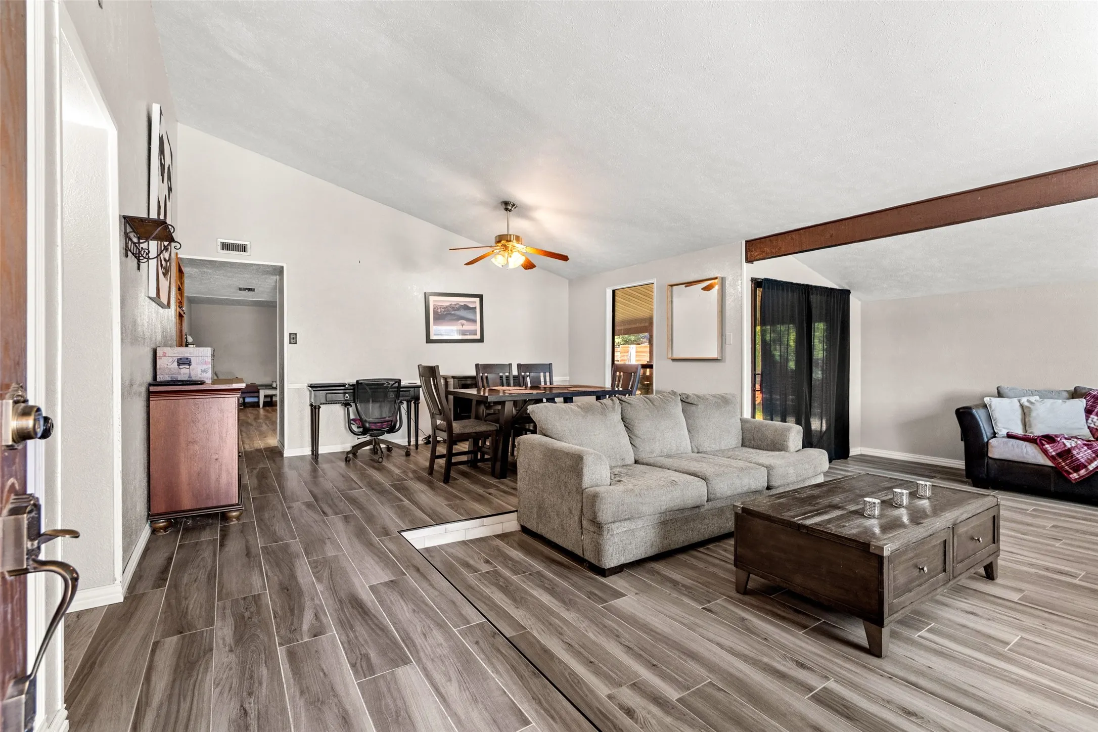 Single Family Residence For Sale in Denton County , 5644 Twitty Street, The Colony, Texas 75056, 3 Bedroom, 2 Bathroom, 2 Garage spaces, 1,946 Sqft, built in 1983, mls#21410637, Real Estate Agent in The Colony, Homes For Sale in Denton county, Homes For Sale in The Colony, Realtor in The Colony Texas, Real Estate Brokerage Independent Realty Texas, Luminita Cordes Realtor