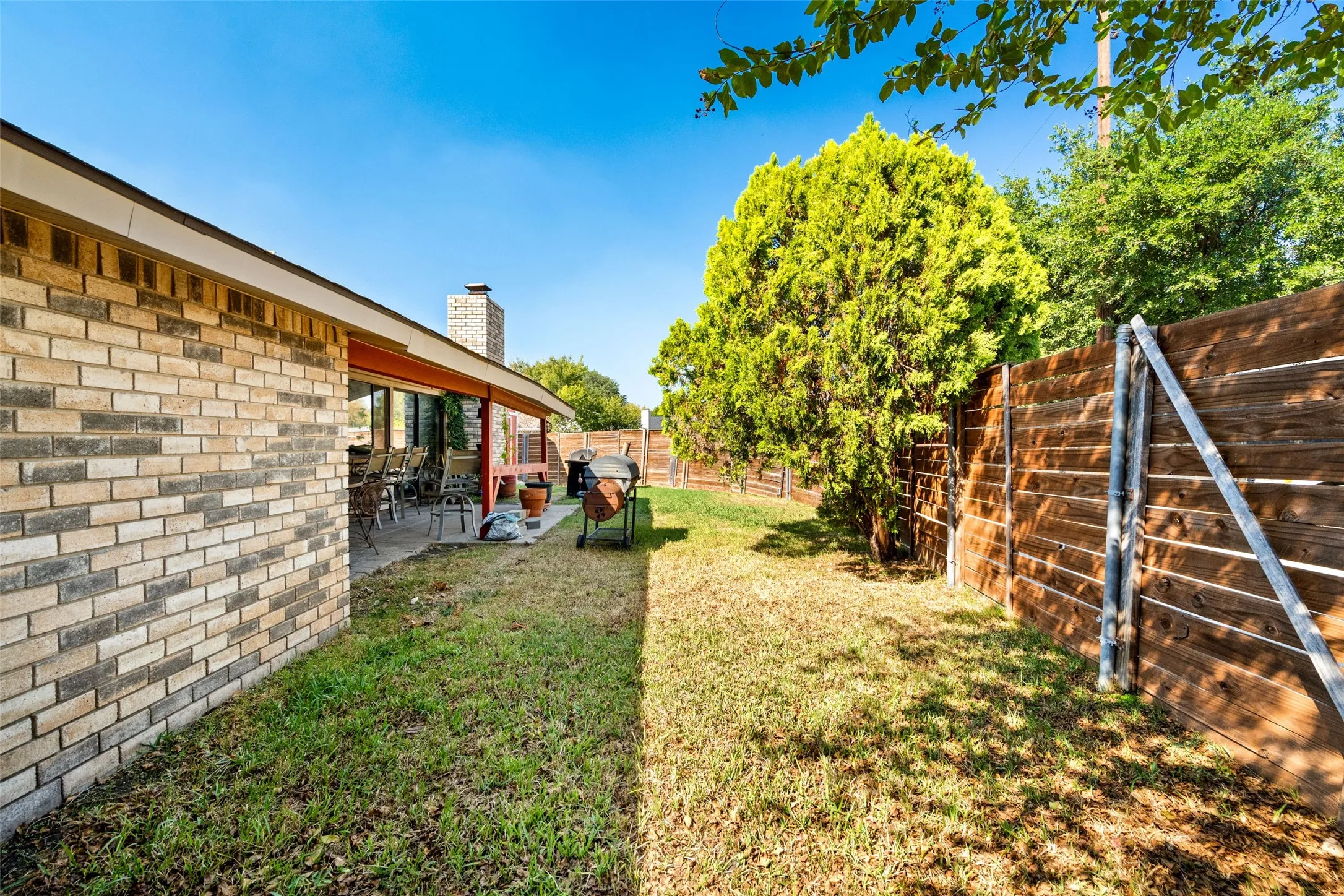 Single Family Residence For Sale in Denton County , 5644 Twitty Street, The Colony, Texas 75056, 3 Bedroom, 2 Bathroom, 2 Garage spaces, 1,946 Sqft, built in 1983, mls#21410637, Real Estate Agent in The Colony, Homes For Sale in Denton county, Homes For Sale in The Colony, Realtor in The Colony Texas, Real Estate Brokerage Independent Realty Texas, Luminita Cordes Realtor