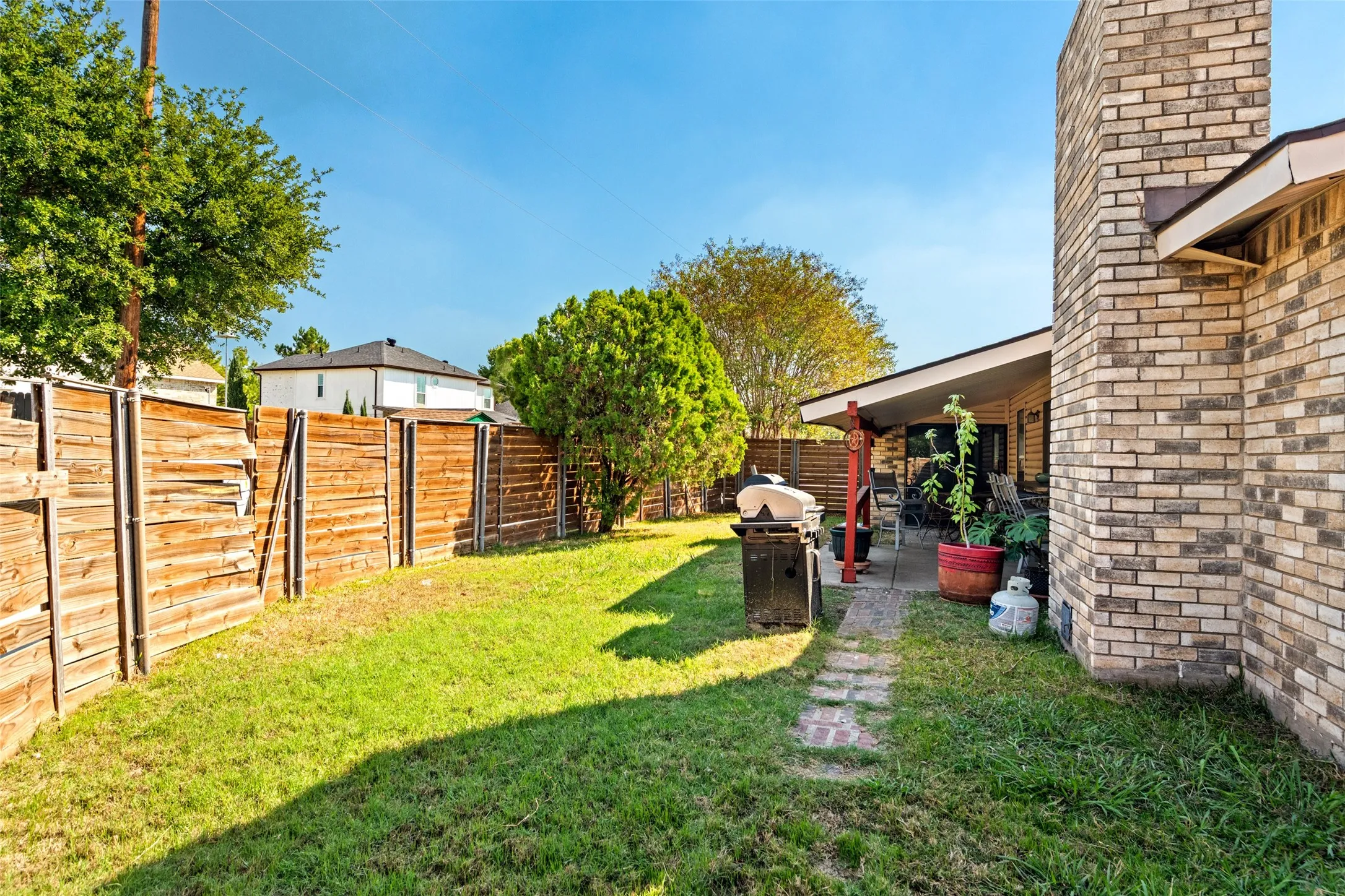 Single Family Residence For Sale in Denton County , 5644 Twitty Street, The Colony, Texas 75056, 3 Bedroom, 2 Bathroom, 2 Garage spaces, 1,946 Sqft, built in 1983, mls#21410637, Real Estate Agent in The Colony, Homes For Sale in Denton county, Homes For Sale in The Colony, Realtor in The Colony Texas, Real Estate Brokerage Independent Realty Texas, Luminita Cordes Realtor