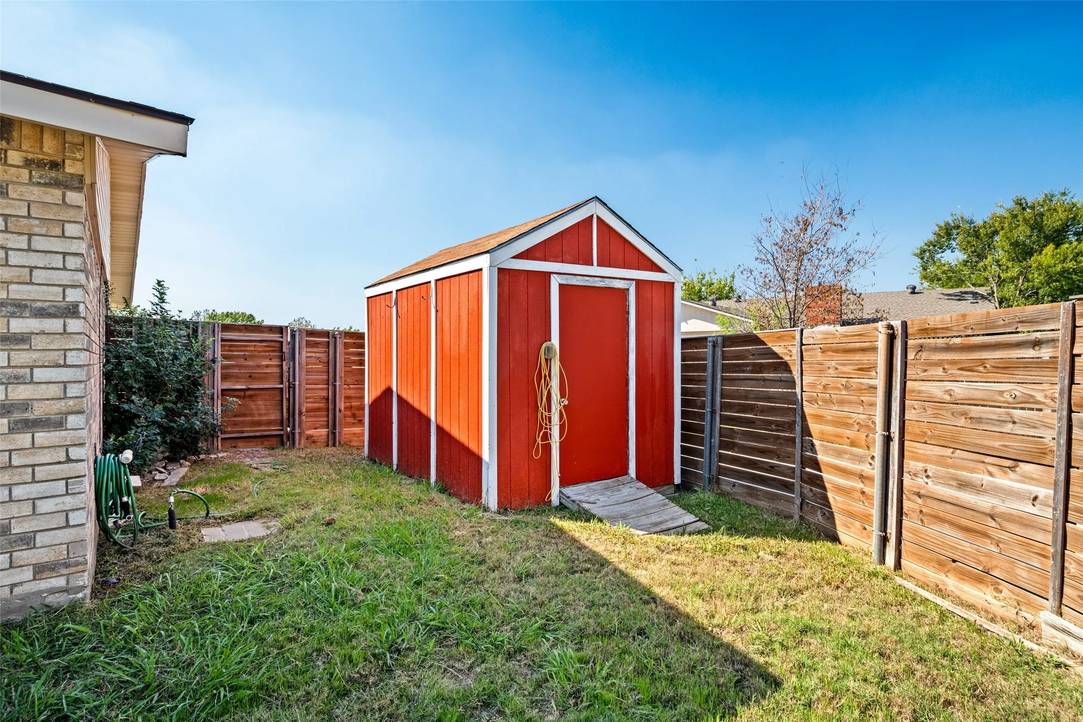 Single Family Residence For Sale in Denton County , 5644 Twitty Street, The Colony, Texas 75056, 3 Bedroom, 2 Bathroom, 2 Garage spaces, 1,946 Sqft, built in 1983, mls#21410637, Real Estate Agent in The Colony, Homes For Sale in Denton county, Homes For Sale in The Colony, Realtor in The Colony Texas, Real Estate Brokerage Independent Realty Texas, Luminita Cordes Realtor