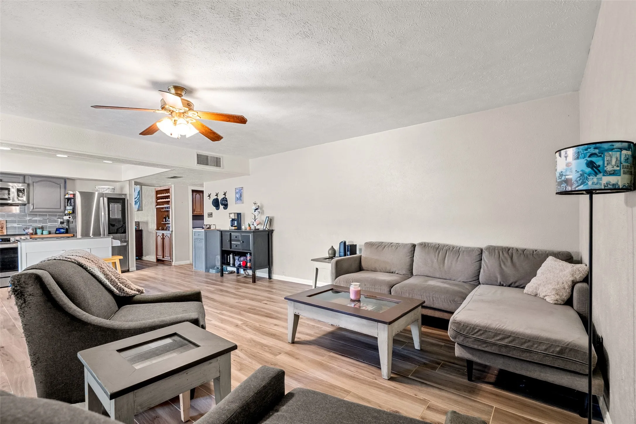 Single Family Residence For Sale in Denton County , 5644 Twitty Street, The Colony, Texas 75056, 3 Bedroom, 2 Bathroom, 2 Garage spaces, 1,946 Sqft, built in 1983, mls#21410637, Real Estate Agent in The Colony, Homes For Sale in Denton county, Homes For Sale in The Colony, Realtor in The Colony Texas, Real Estate Brokerage Independent Realty Texas, Luminita Cordes Realtor