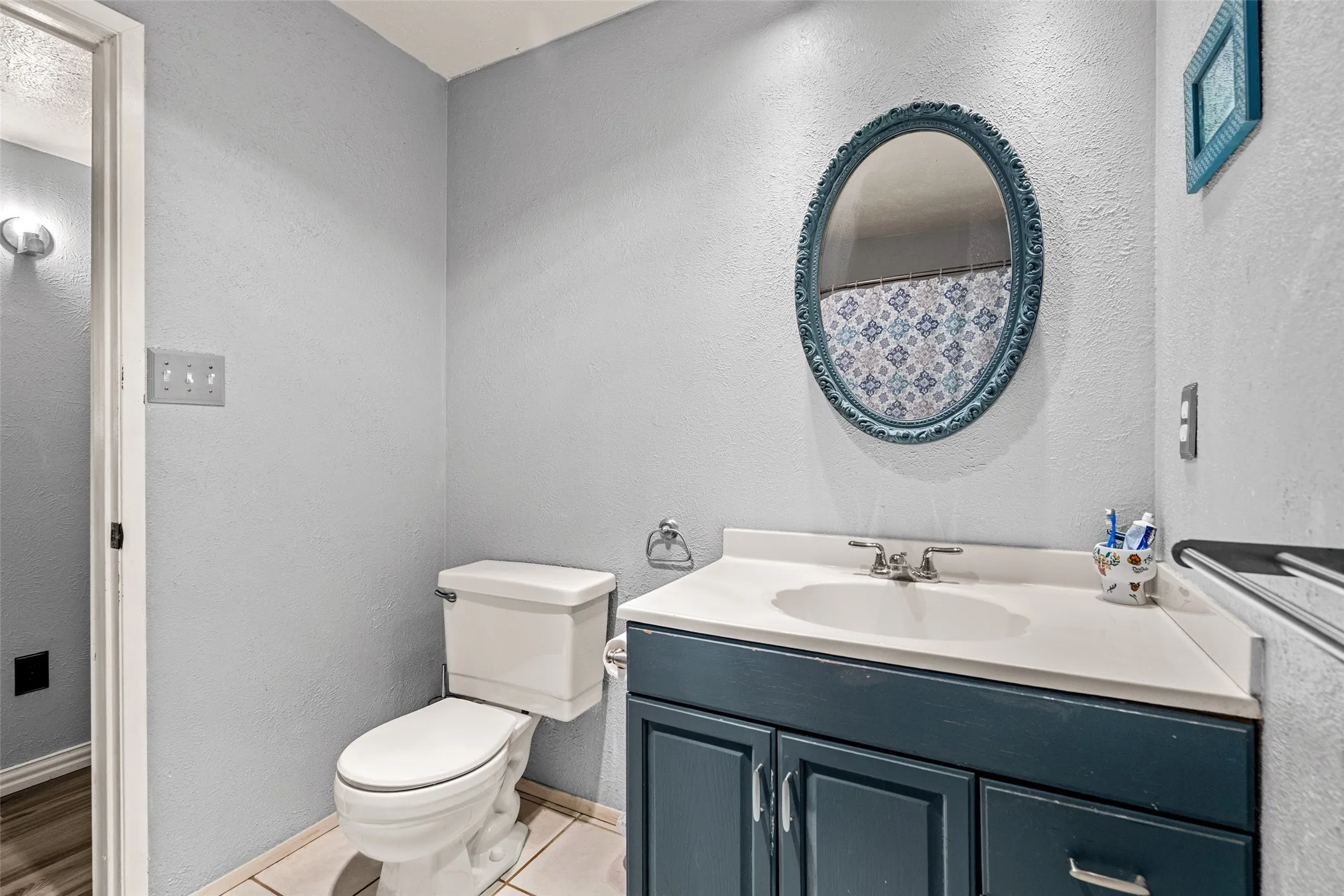 Single Family Residence For Sale in Denton County , 5644 Twitty Street, The Colony, Texas 75056, 3 Bedroom, 2 Bathroom, 2 Garage spaces, 1,946 Sqft, built in 1983, mls#21410637, Real Estate Agent in The Colony, Homes For Sale in Denton county, Homes For Sale in The Colony, Realtor in The Colony Texas, Real Estate Brokerage Independent Realty Texas, Luminita Cordes Realtor