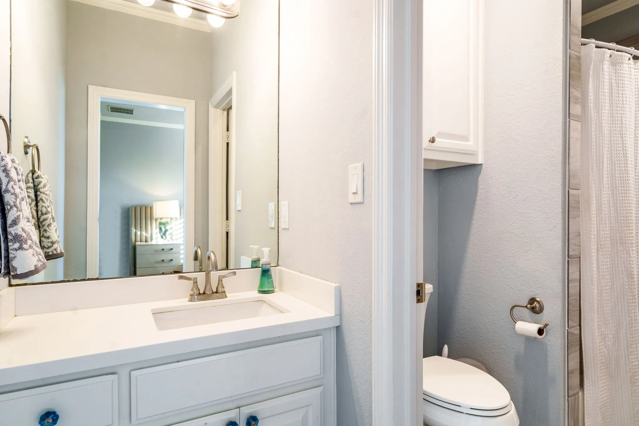 Single Family Residence For Sale in Denton County , 10237 Woodbury Drive, Frisco, Texas 75033, 5 Bedroom, 5 Bathroom, 3 Garage spaces, 4,453 Sqft, built in 2004, mls#21410793, Real Estate Agent in Frisco, Homes For Sale in Denton county, Homes For Sale in Frisco, Realtor in Frisco Texas, Real Estate Brokerage Independent Realty Texas, Luminita Cordes Realtor