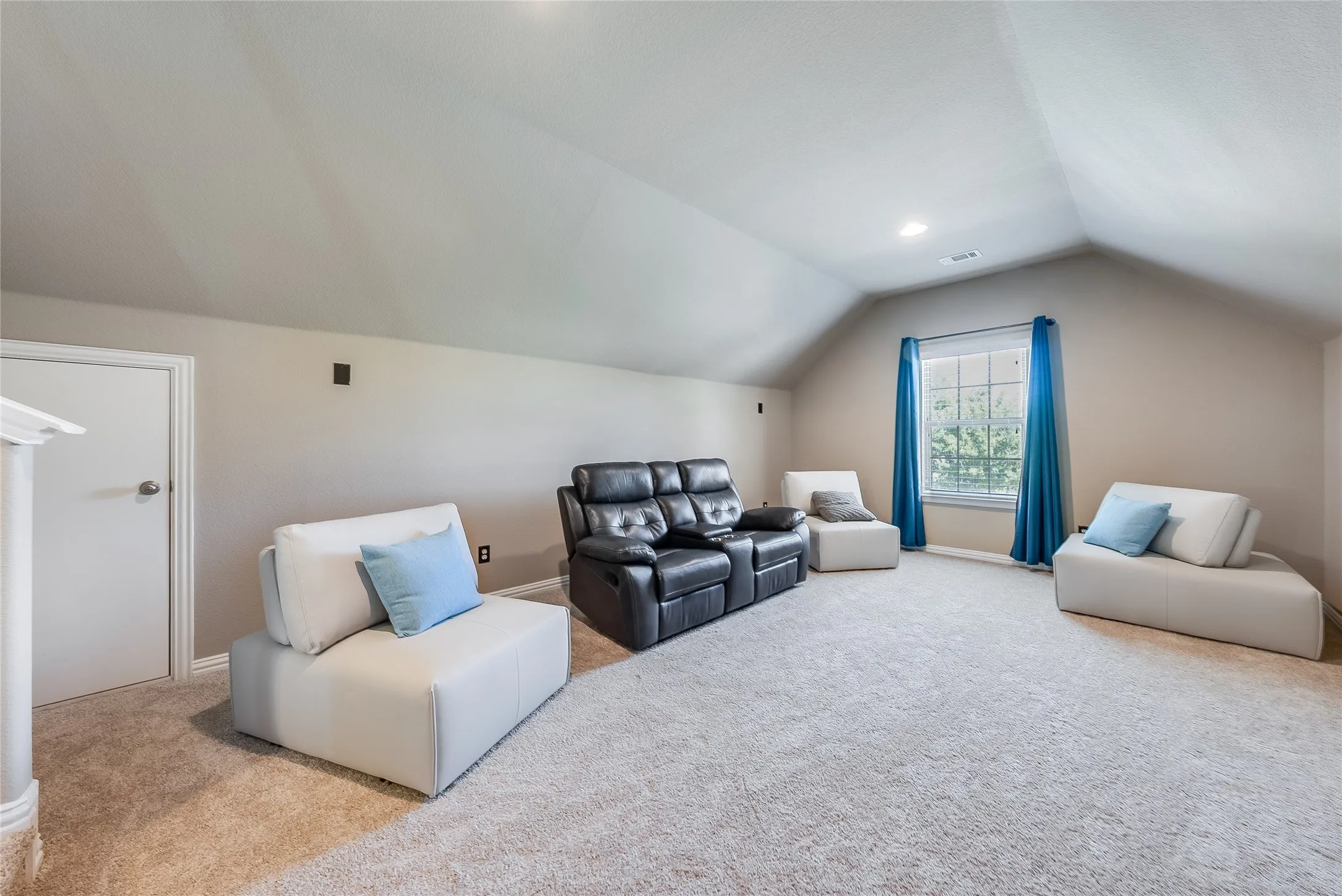 Single Family Residence For Sale in Collin County , 3721 Estates Way, Mc Kinney, Texas 75072, 4 Bedroom, 4 Bathroom, 2 Garage spaces, 2,980 Sqft, built in 2013, mls#21388669, Real Estate Agent in Mc Kinney, Homes For Sale in Collin county, Homes For Sale in Mc Kinney, Realtor in Mc Kinney Texas, Real Estate Brokerage Independent Realty Texas, Luminita Cordes Realtor