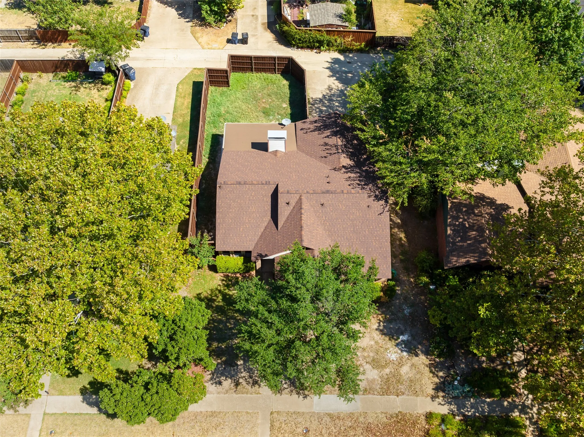 Single Family Residence For Rent in Collin County , 8400 Willow Creek Drive, Frisco, Texas 75034, 3 Bedroom, 2 Bathroom, 2 Garage spaces, 1,397 Sqft, built in 1986, mls#21407915, Real Estate Agent in Frisco, Homes For Rent in Collin county, Homes For Rent in Frisco, Realtor in Frisco Texas, Real Estate Brokerage Independent Realty Texas, Luminita Cordes Realtor