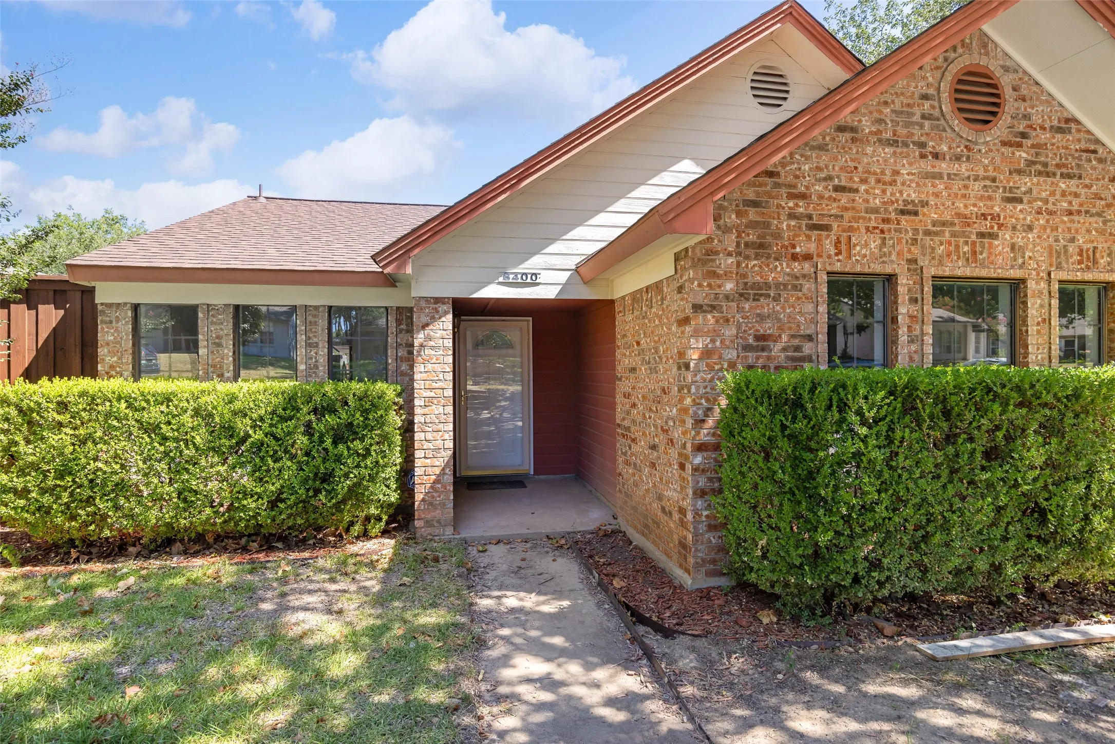 Single Family Residence For Rent in Collin County , 8400 Willow Creek Drive, Frisco, Texas 75034, 3 Bedroom, 2 Bathroom, 2 Garage spaces, 1,397 Sqft, built in 1986, mls#21407915, Real Estate Agent in Frisco, Homes For Rent in Collin county, Homes For Rent in Frisco, Realtor in Frisco Texas, Real Estate Brokerage Independent Realty Texas, Luminita Cordes Realtor