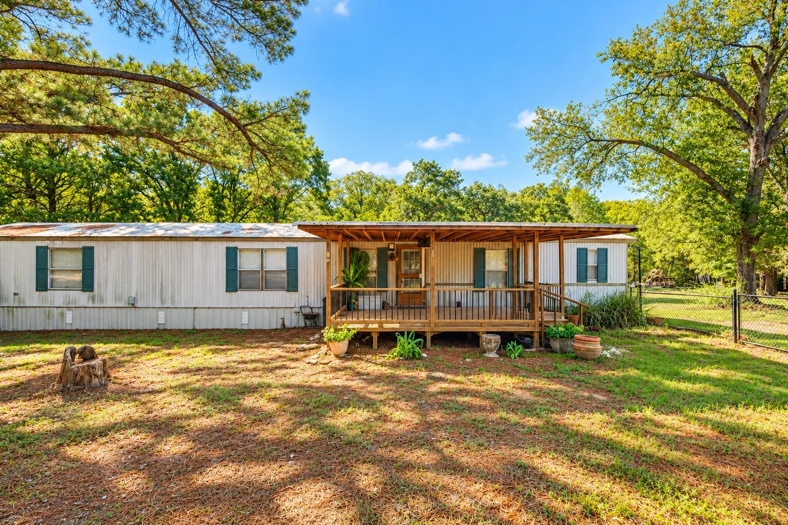 Manufactured Home For Sale in Henderson County , 103 Cedar Ridge Drive, Eustace, Texas 75124, 3 Bedroom, 2 Bathroom, Garage spaces, 1,216 Sqft, built in 0, mls#21407912, Real Estate Agent in Eustace, Homes For Sale in Henderson county, Homes For Sale in Eustace, Realtor in Eustace Texas, Real Estate Brokerage Independent Realty Texas, Luminita Cordes Realtor