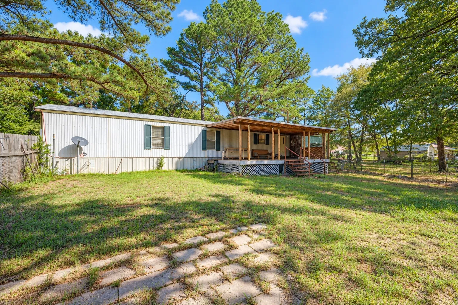 Manufactured Home For Sale in Henderson County , 103 Cedar Ridge Drive, Eustace, Texas 75124, 3 Bedroom, 2 Bathroom, Garage spaces, 1,216 Sqft, built in 0, mls#21407912, Real Estate Agent in Eustace, Homes For Sale in Henderson county, Homes For Sale in Eustace, Realtor in Eustace Texas, Real Estate Brokerage Independent Realty Texas, Luminita Cordes Realtor