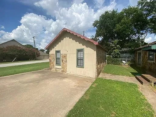 Single Family Residence For Rent in Ellis County , 318 Overlook Drive, Midlothian, Texas 76065, 1 Bedroom, 1 Bathroom, Garage spaces, 468 Sqft, built in 1960, mls#21411424, Real Estate Agent in Midlothian, Homes For Rent in Ellis county, Homes For Rent in Midlothian, Realtor in Midlothian Texas, Real Estate Brokerage Independent Realty Texas, Luminita Cordes Realtor