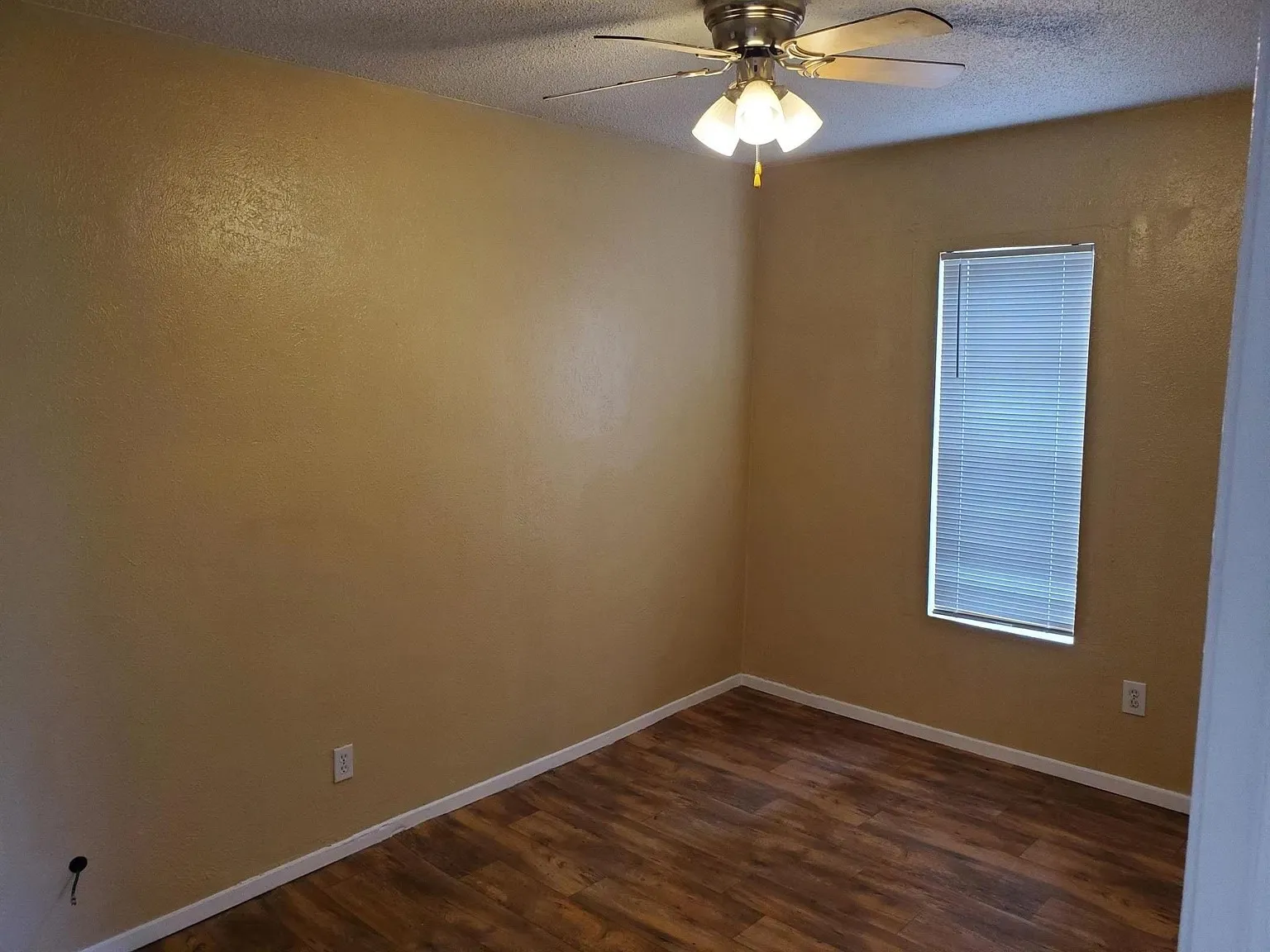 Single Family Residence For Rent in Ellis County , 318 Overlook Drive, Midlothian, Texas 76065, 1 Bedroom, 1 Bathroom, Garage spaces, 468 Sqft, built in 1960, mls#21411424, Real Estate Agent in Midlothian, Homes For Rent in Ellis county, Homes For Rent in Midlothian, Realtor in Midlothian Texas, Real Estate Brokerage Independent Realty Texas, Luminita Cordes Realtor