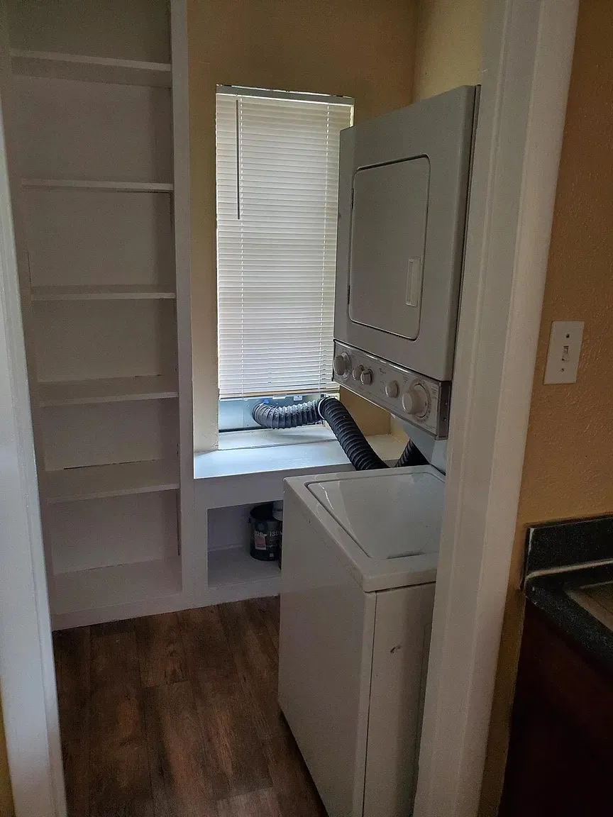 Single Family Residence For Rent in Ellis County , 318 Overlook Drive, Midlothian, Texas 76065, 1 Bedroom, 1 Bathroom, Garage spaces, 468 Sqft, built in 1960, mls#21411424, Real Estate Agent in Midlothian, Homes For Rent in Ellis county, Homes For Rent in Midlothian, Realtor in Midlothian Texas, Real Estate Brokerage Independent Realty Texas, Luminita Cordes Realtor