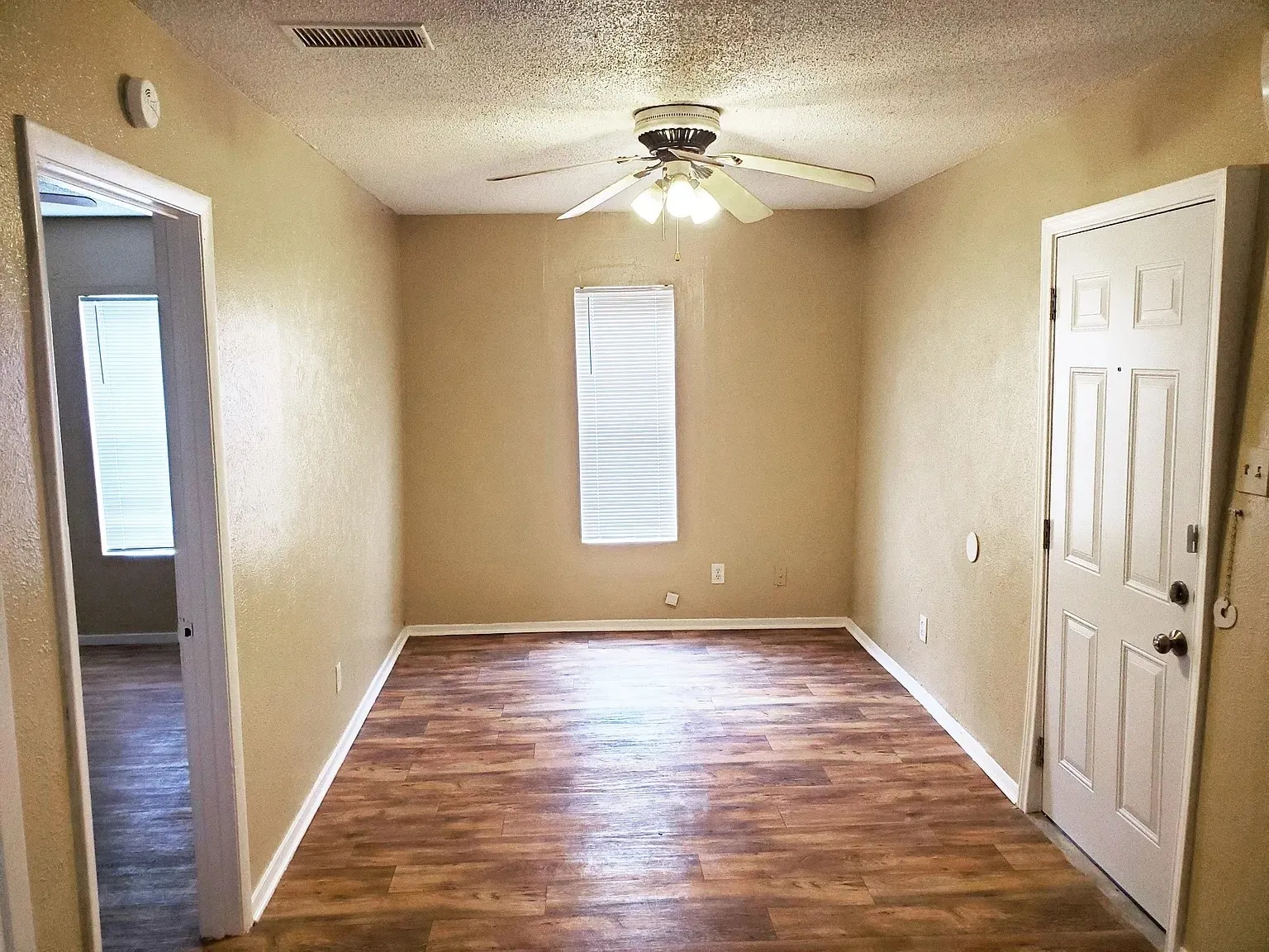 Single Family Residence For Rent in Ellis County , 318 Overlook Drive, Midlothian, Texas 76065, 1 Bedroom, 1 Bathroom, Garage spaces, 468 Sqft, built in 1960, mls#21411424, Real Estate Agent in Midlothian, Homes For Rent in Ellis county, Homes For Rent in Midlothian, Realtor in Midlothian Texas, Real Estate Brokerage Independent Realty Texas, Luminita Cordes Realtor