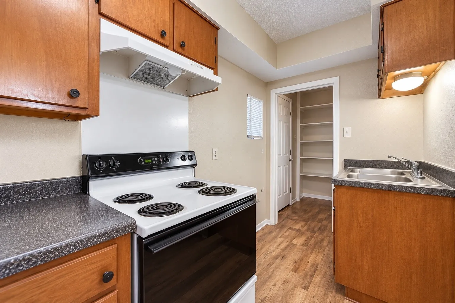 Single Family Residence For Rent in Ellis County , 318 Overlook Drive, Midlothian, Texas 76065, 1 Bedroom, 1 Bathroom, Garage spaces, 468 Sqft, built in 1960, mls#21411424, Real Estate Agent in Midlothian, Homes For Rent in Ellis county, Homes For Rent in Midlothian, Realtor in Midlothian Texas, Real Estate Brokerage Independent Realty Texas, Luminita Cordes Realtor